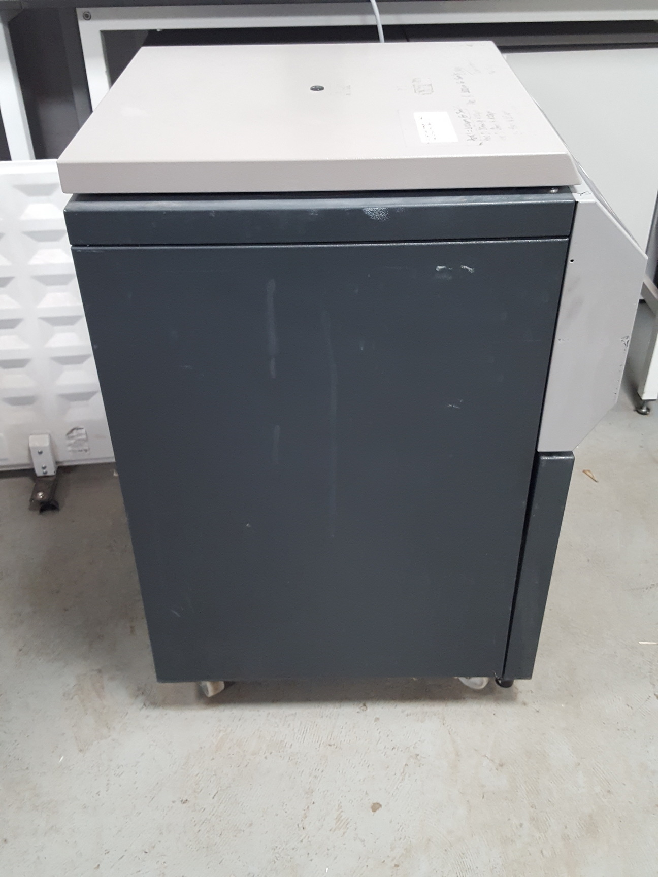 Image of Jouan GR 422 Refrigerated Floor Centrifuge Ultracentrifuge