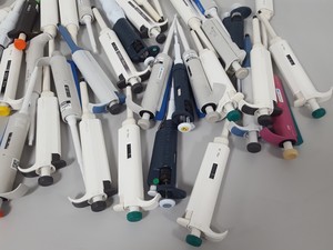 Thumbnail image of Job Lot of 22 Lab Pipettes Gilson, Finnpipette, Genex, Labsystems