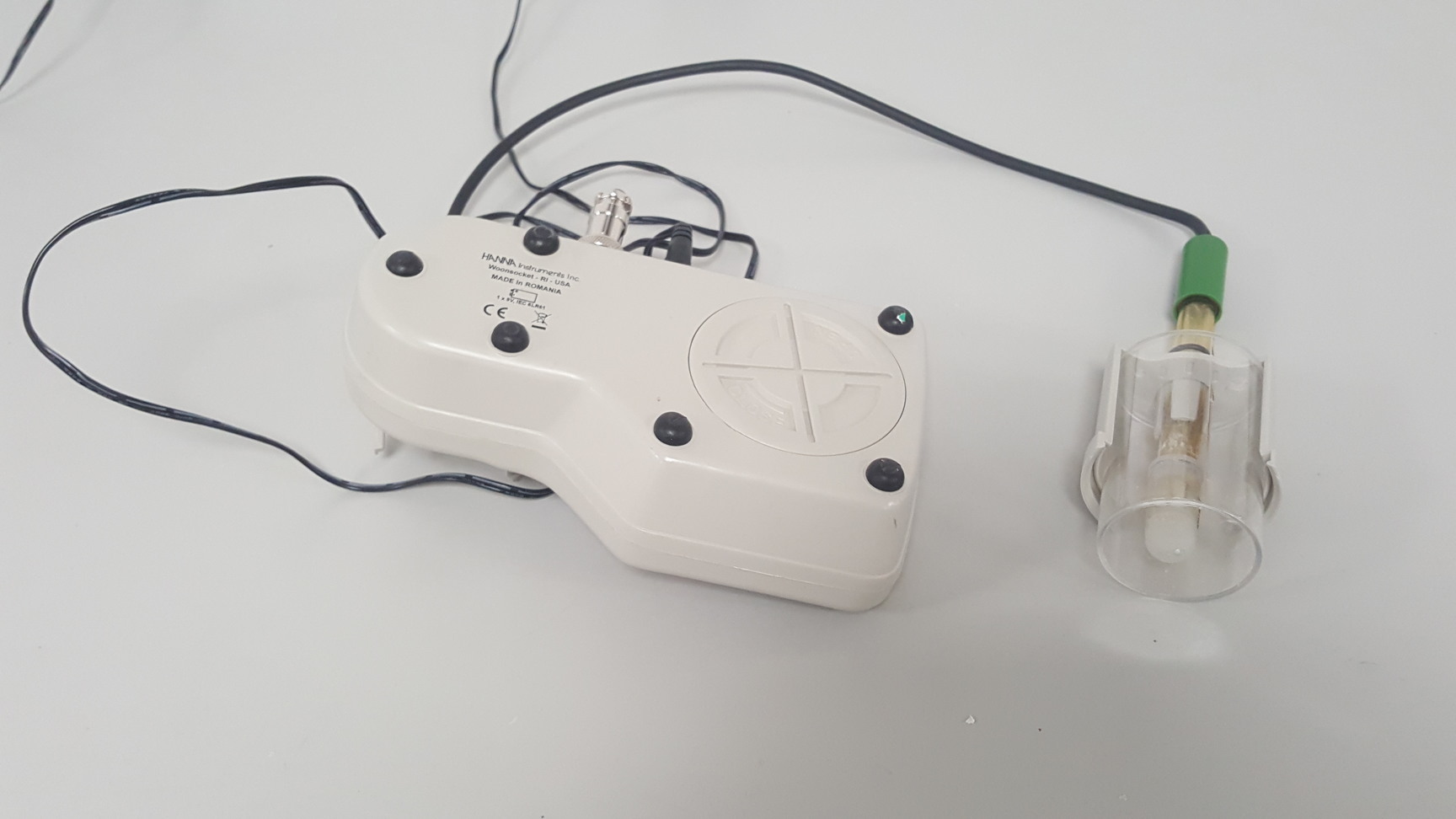 Image of Hanna HI-208 Bench top pH meter with Built-in Magnetic Stirrer Lab