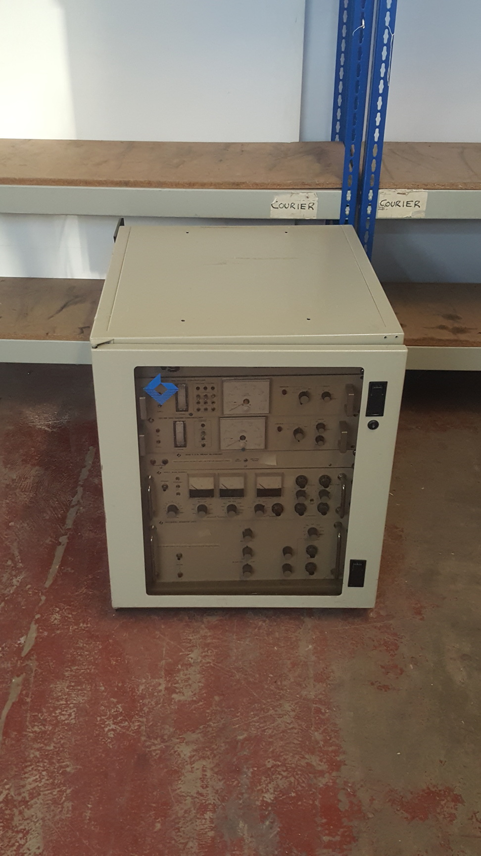 Image of Vacuum Generators IDC 26 / 27 Ion Gauge Controller, 400 Gun Supply, Lab