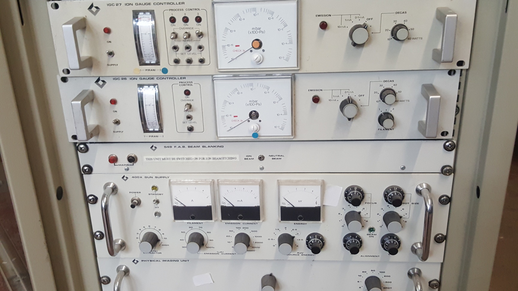 Image of Vacuum Generators IDC 26 / 27 Ion Gauge Controller, 400 Gun Supply, Lab