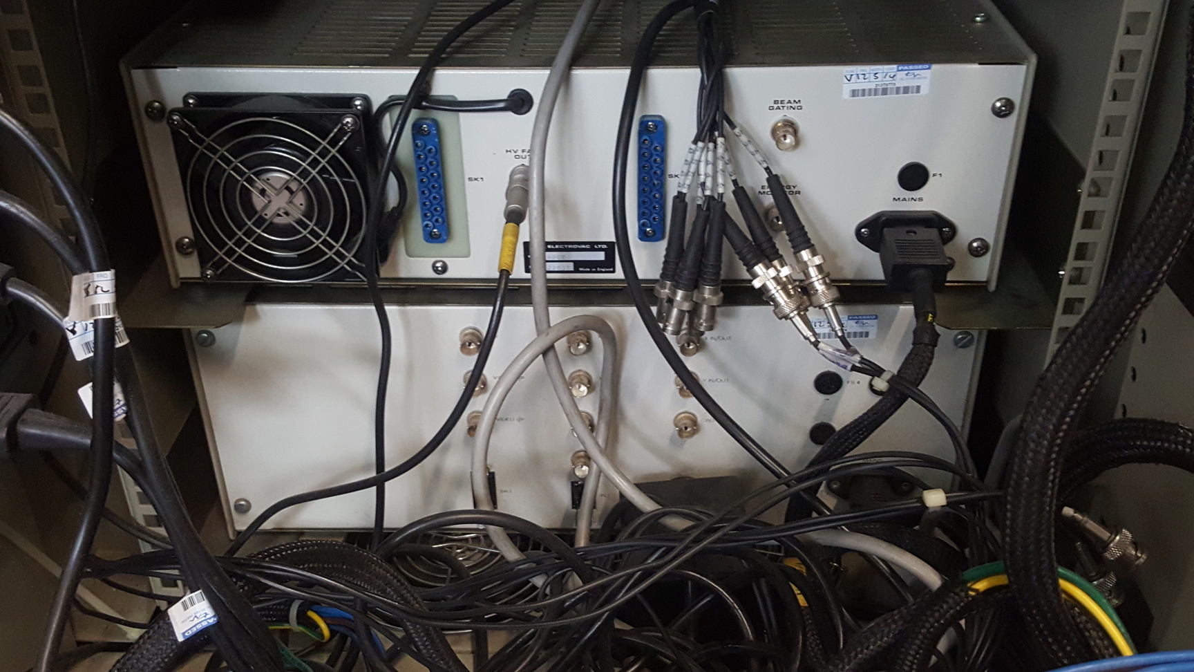 Image of Vacuum Generators IDC 26 / 27 Ion Gauge Controller, 400 Gun Supply, Lab