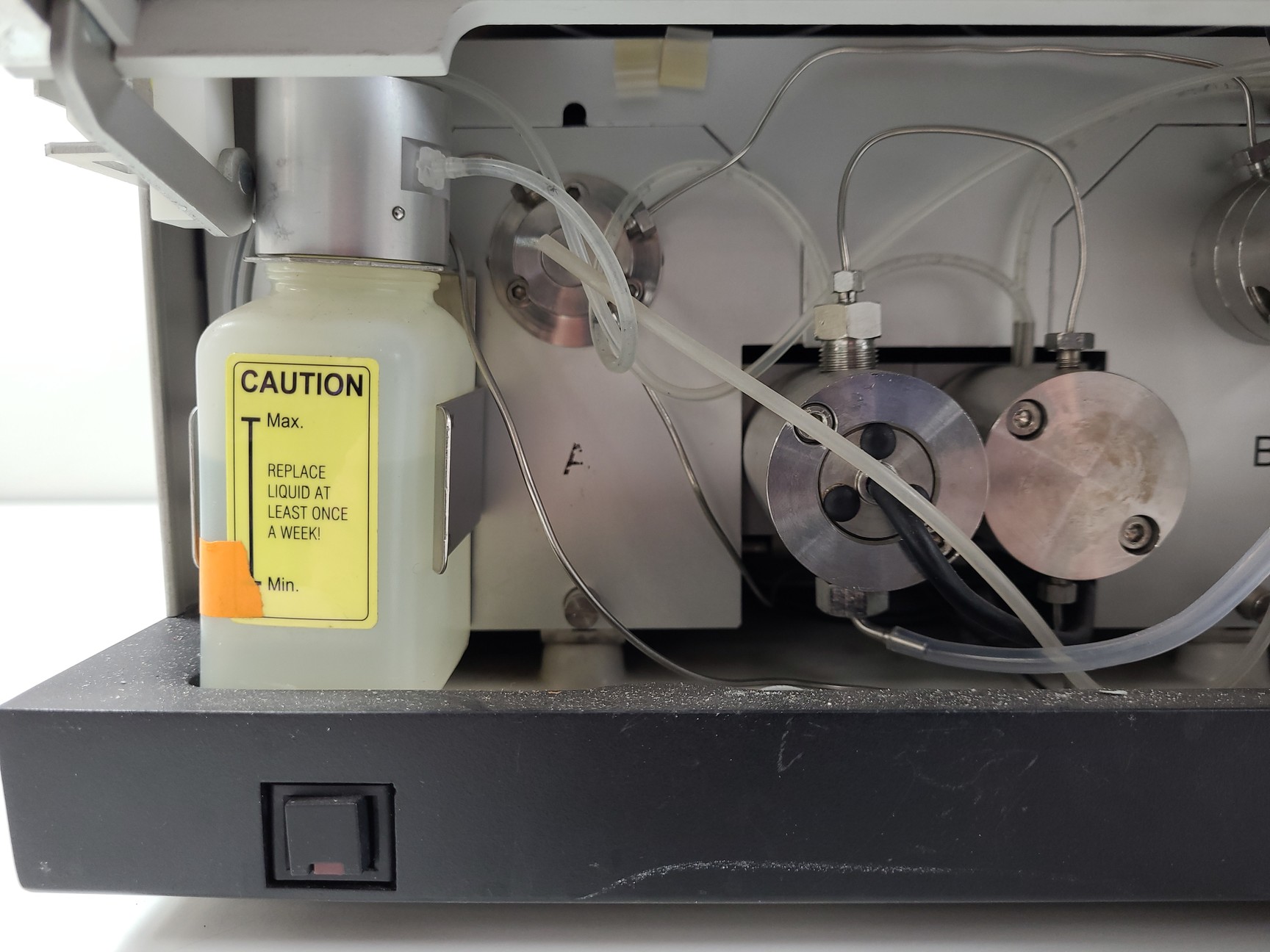 Image of Dionex Ultimate 3000 HPG-3200P Pump With Solvent Tray SRD-3200