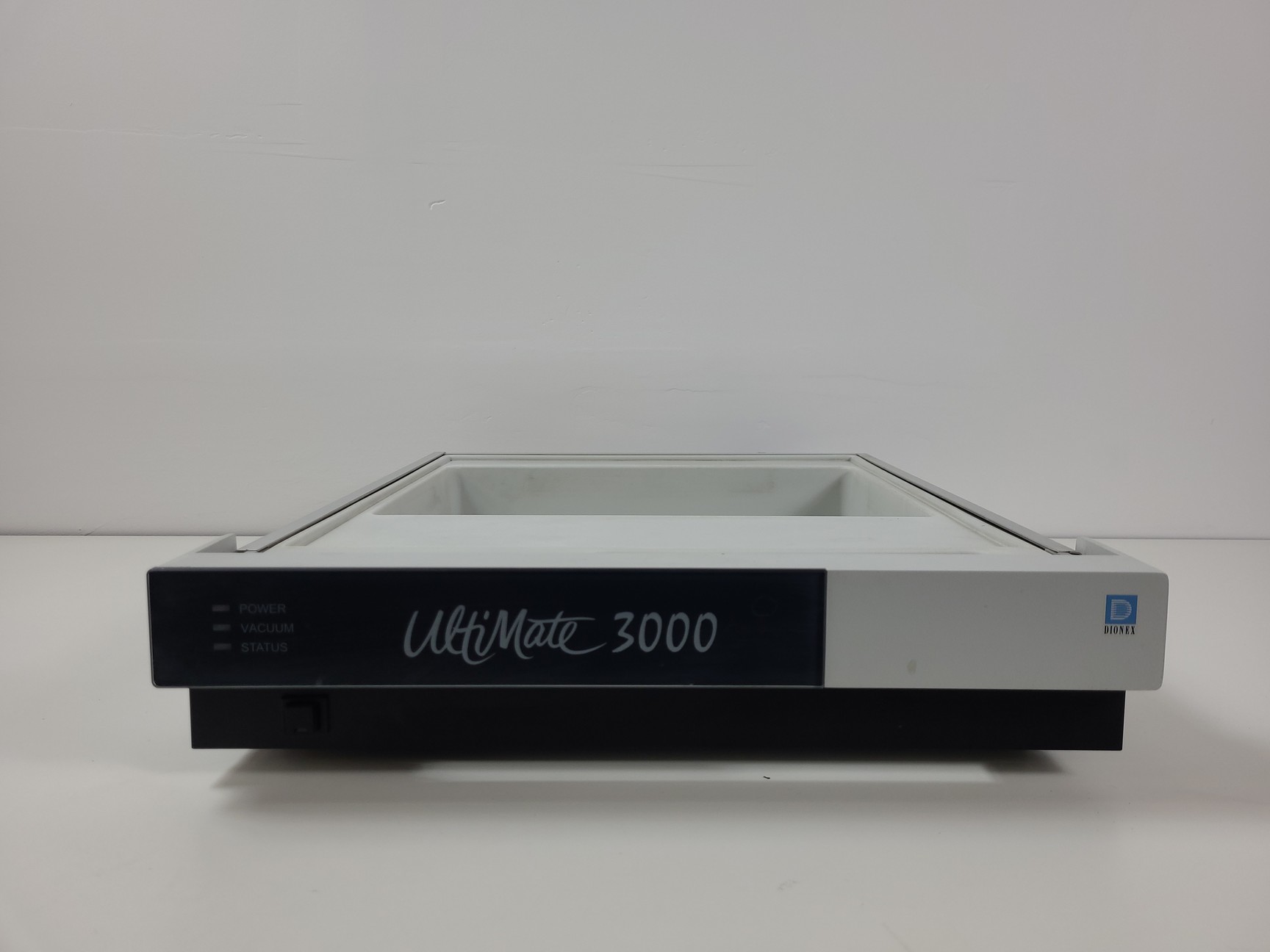 Image of Dionex Ultimate 3000 HPG-3200P Pump With Solvent Tray SRD-3200