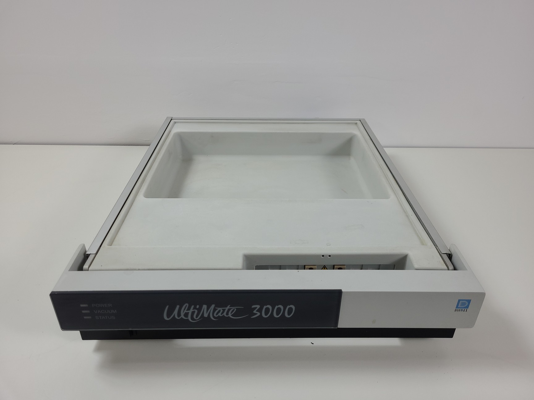 Image of Dionex Ultimate 3000 HPG-3200P Pump With Solvent Tray SRD-3200