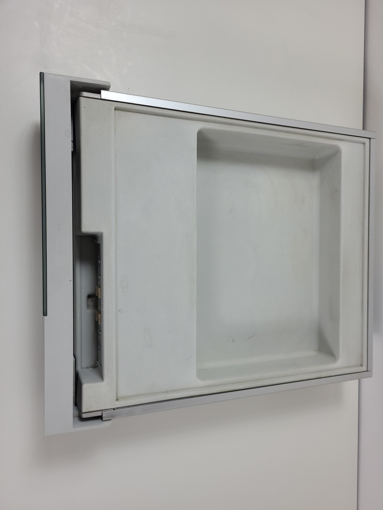 Image of Dionex Ultimate 3000 HPG-3200P Pump With Solvent Tray SRD-3200