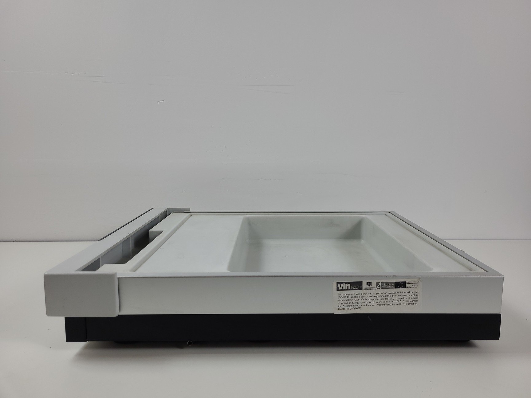 Image of Dionex Ultimate 3000 HPG-3200P Pump With Solvent Tray SRD-3200