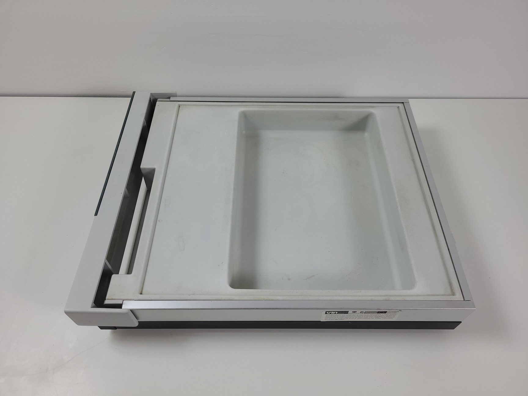 Image of Dionex Ultimate 3000 HPG-3200P Pump With Solvent Tray SRD-3200