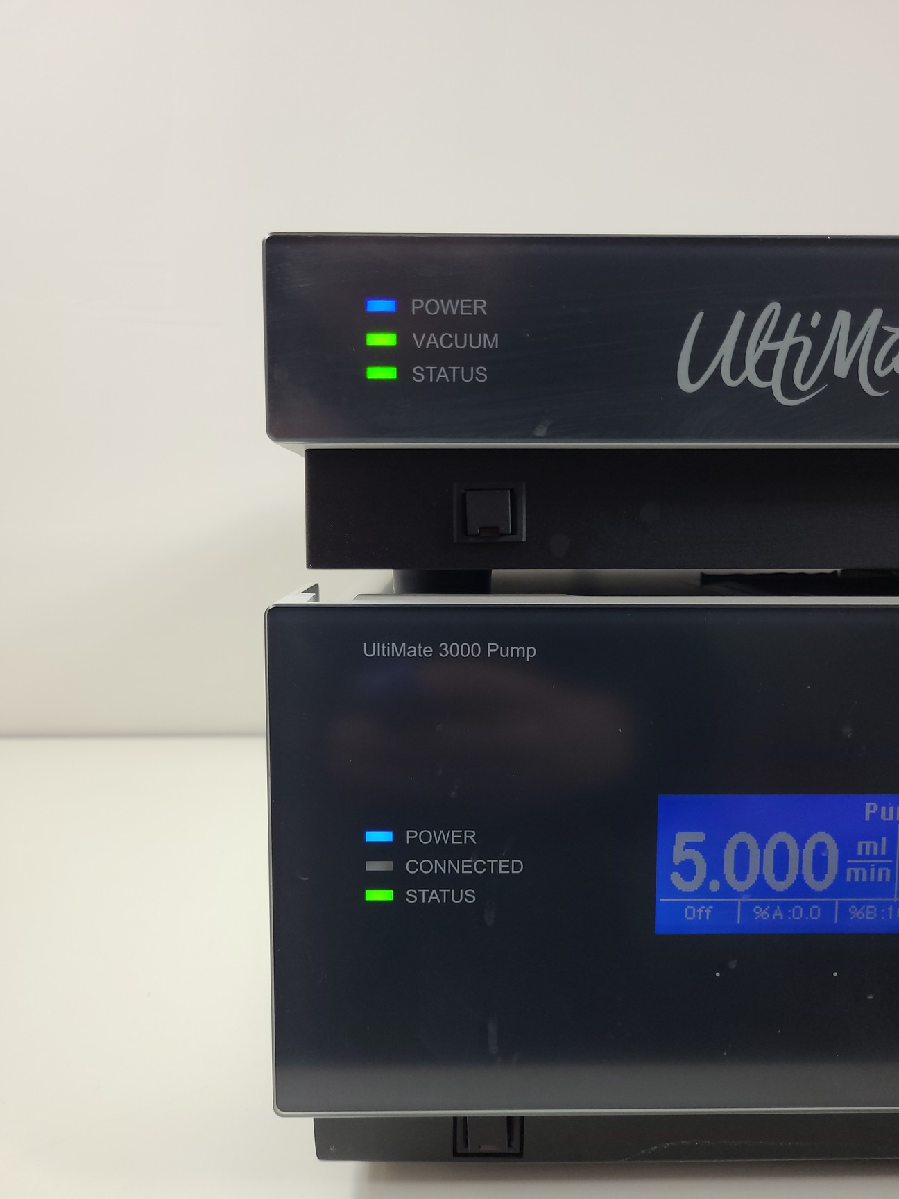 Image of Dionex Ultimate 3000 HPG-3200P Pump With Solvent Tray SRD-3200