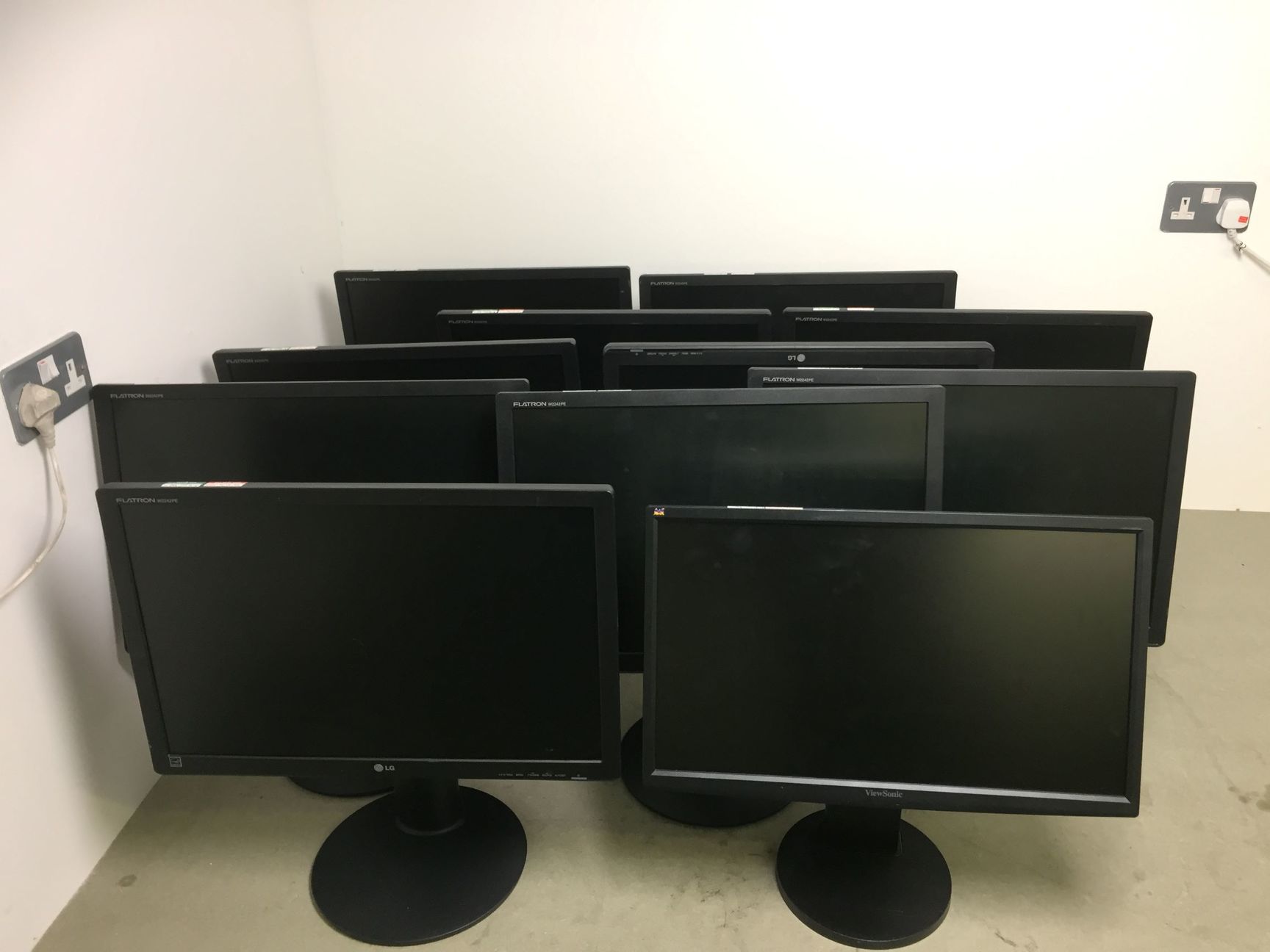 Image of Job Lot 11 PC Computer Monitors LCD TFT - LG W2242PET and ViewSonic VG2233-LED