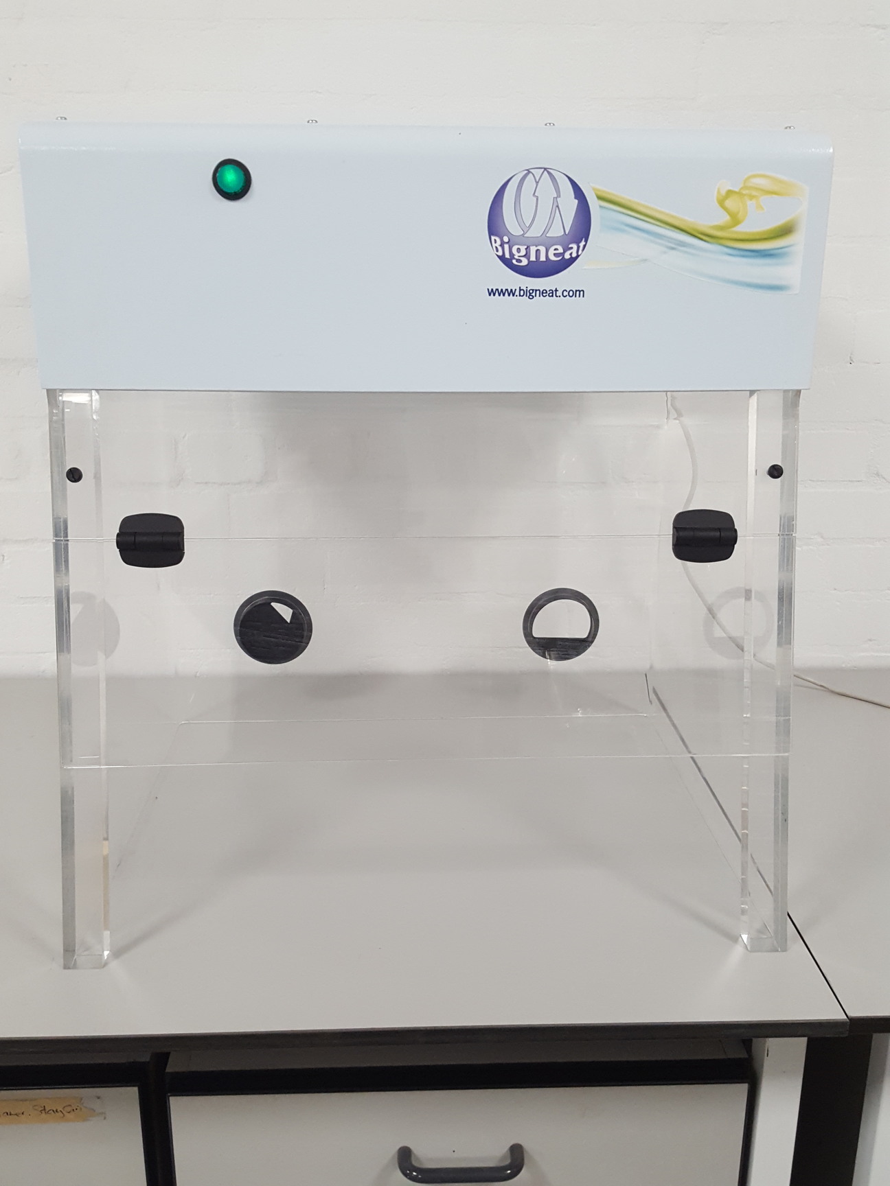 Image of Bigneat BPXD03 Weighing Station Laminar Flow Hood Benchtop