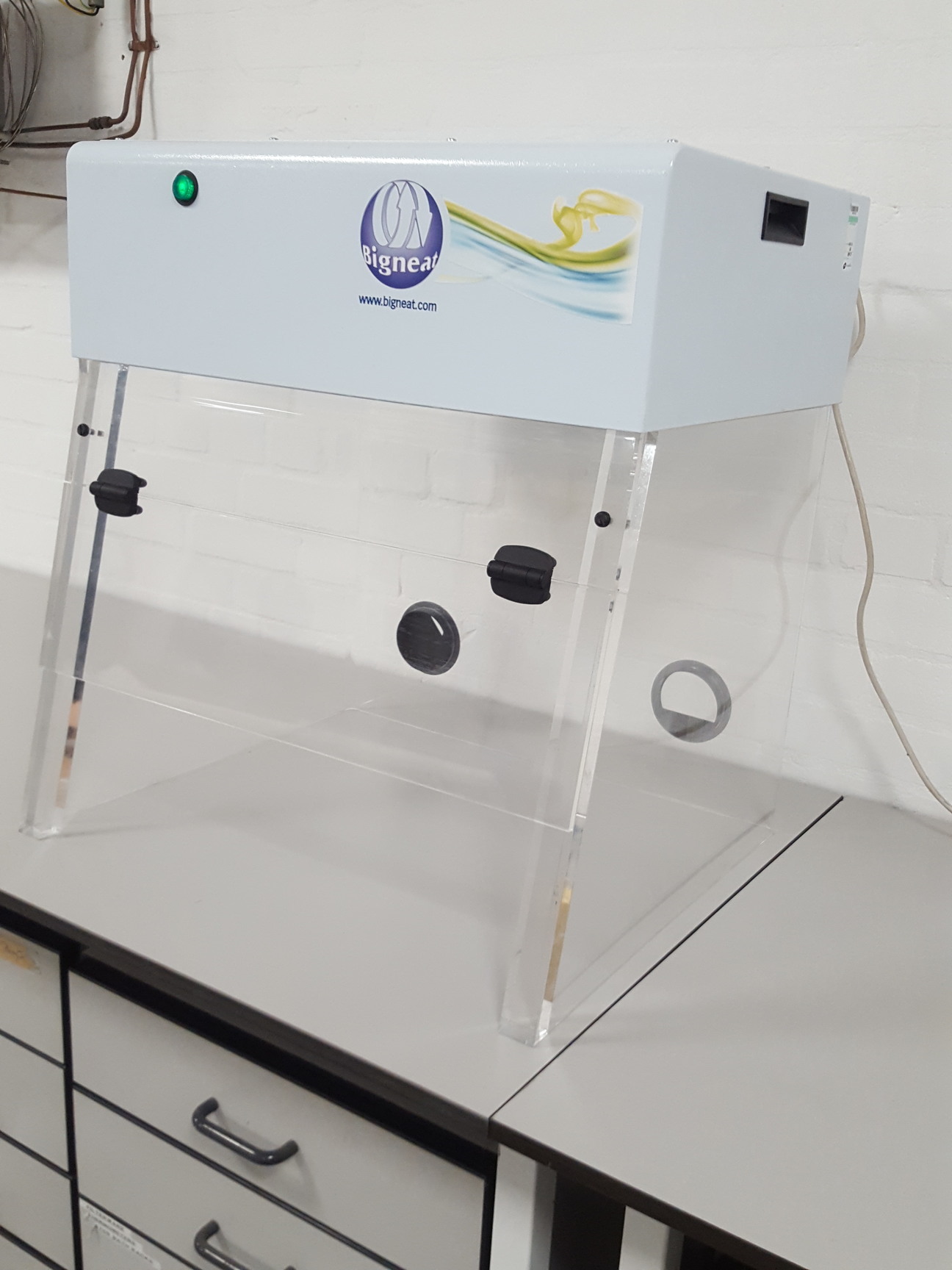 Image of Bigneat BPXD03 Weighing Station Laminar Flow Hood Benchtop