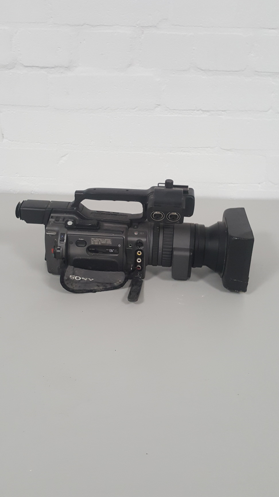 Image of Sony DSR-PD170P PAL DVCAM 3CCD Digital Camcorder