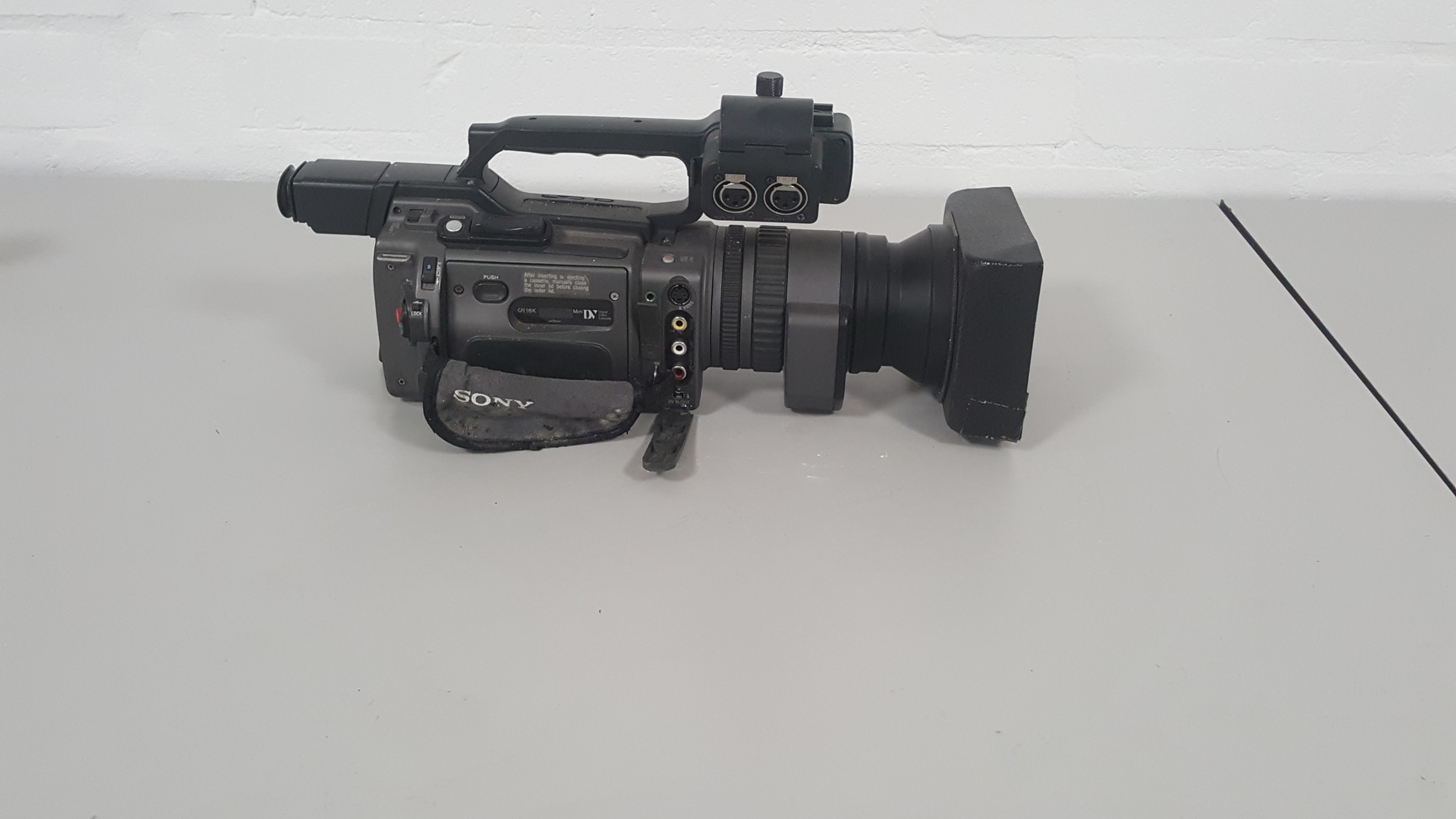 Image of Sony DSR-PD170P PAL DVCAM 3CCD Digital Camcorder