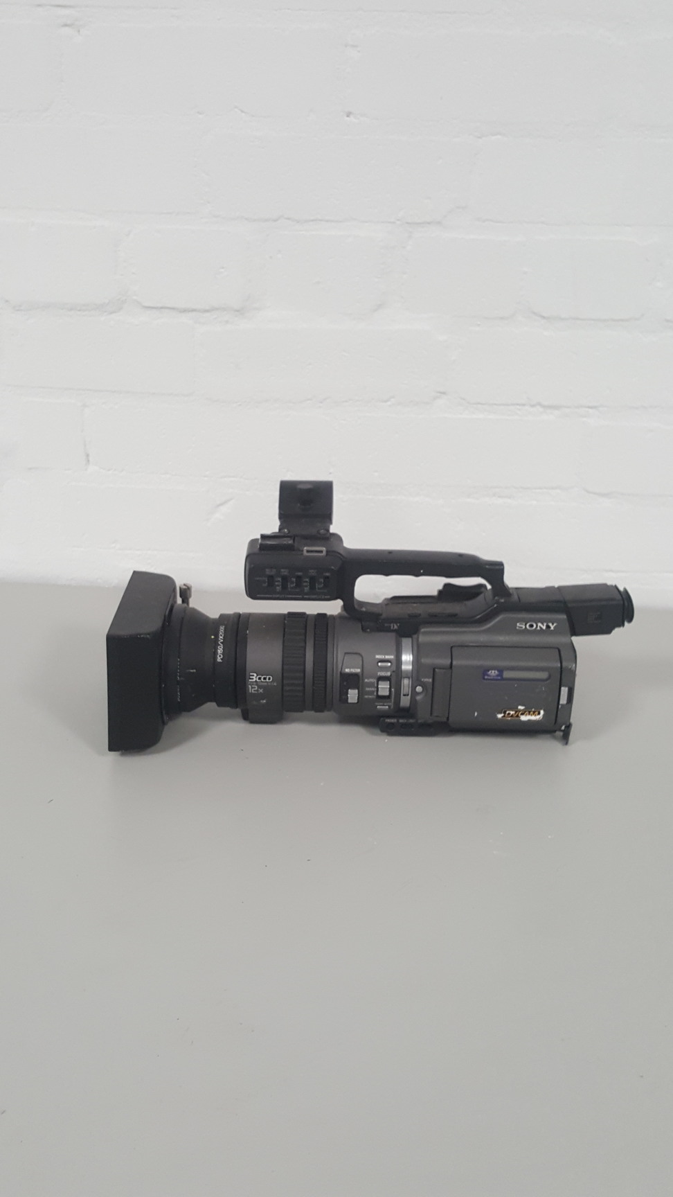 Image of Sony DSR-PD170P PAL DVCAM 3CCD Digital Camcorder