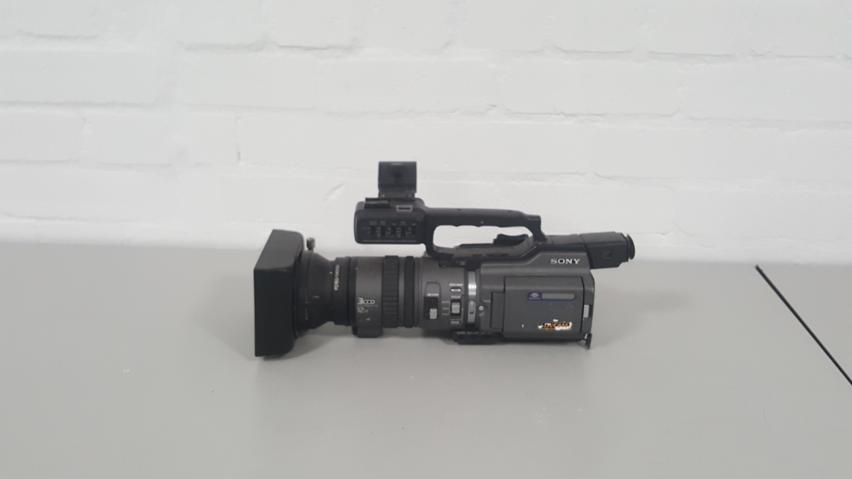 Image of Sony DSR-PD170P PAL DVCAM 3CCD Digital Camcorder