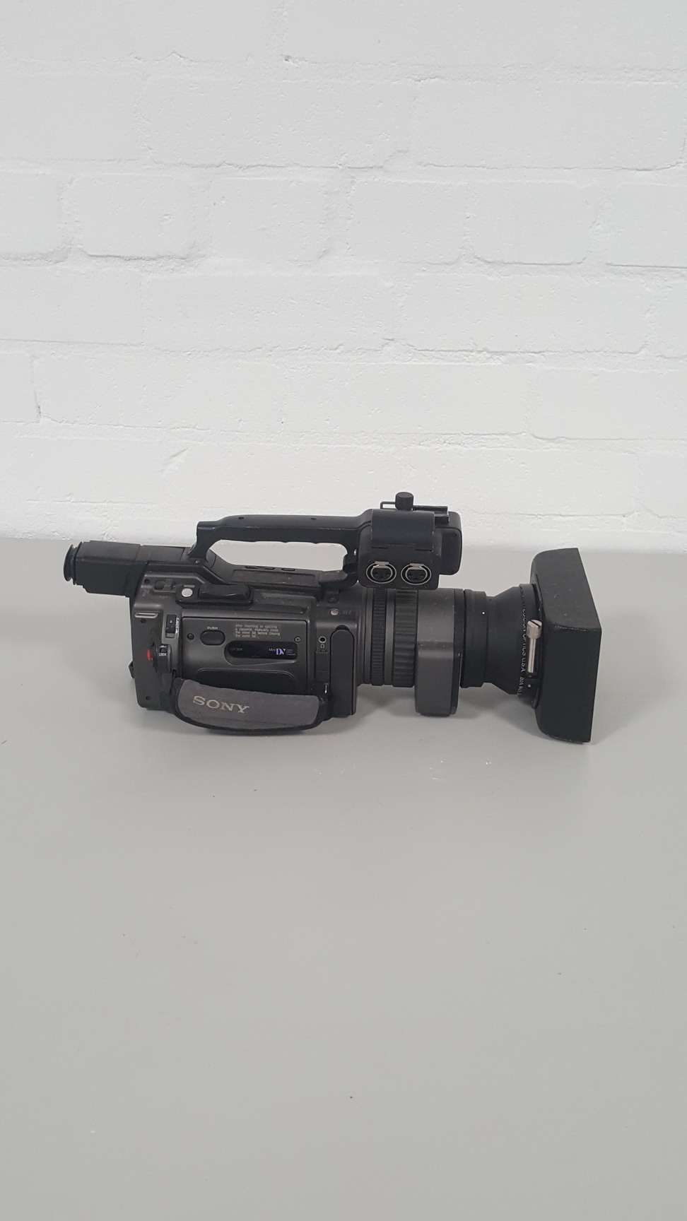 Image of Sony DSR-PD170P PAL DVCAM 3CCD Digital Camcorder