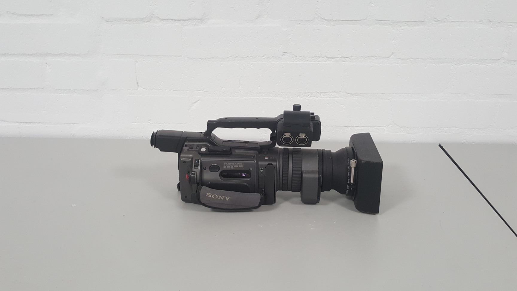 Image of Sony DSR-PD170P PAL DVCAM 3CCD Digital Camcorder