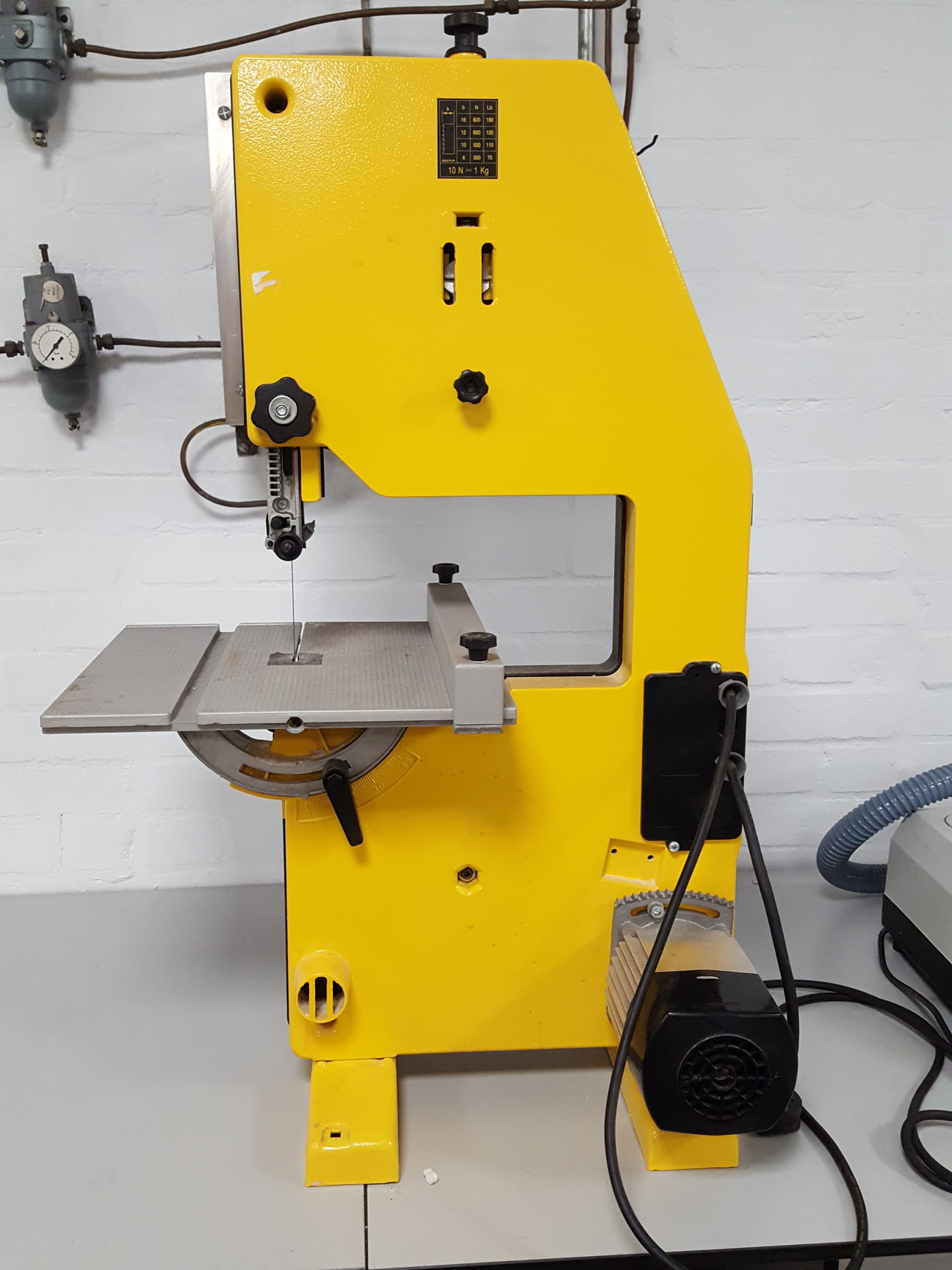 DeWalt DW738 Bandsaw Type 1