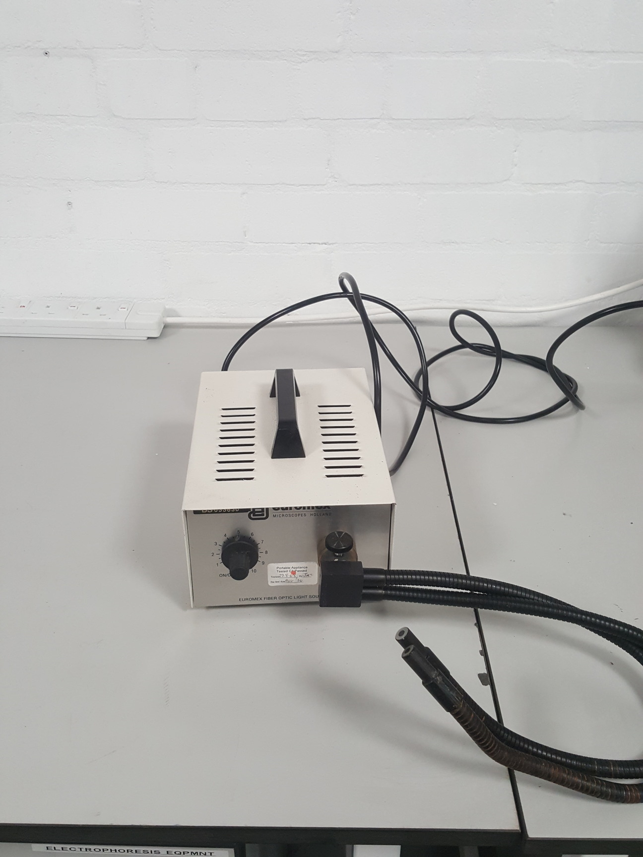 Euromex LE 5210 Cold light source Microscope