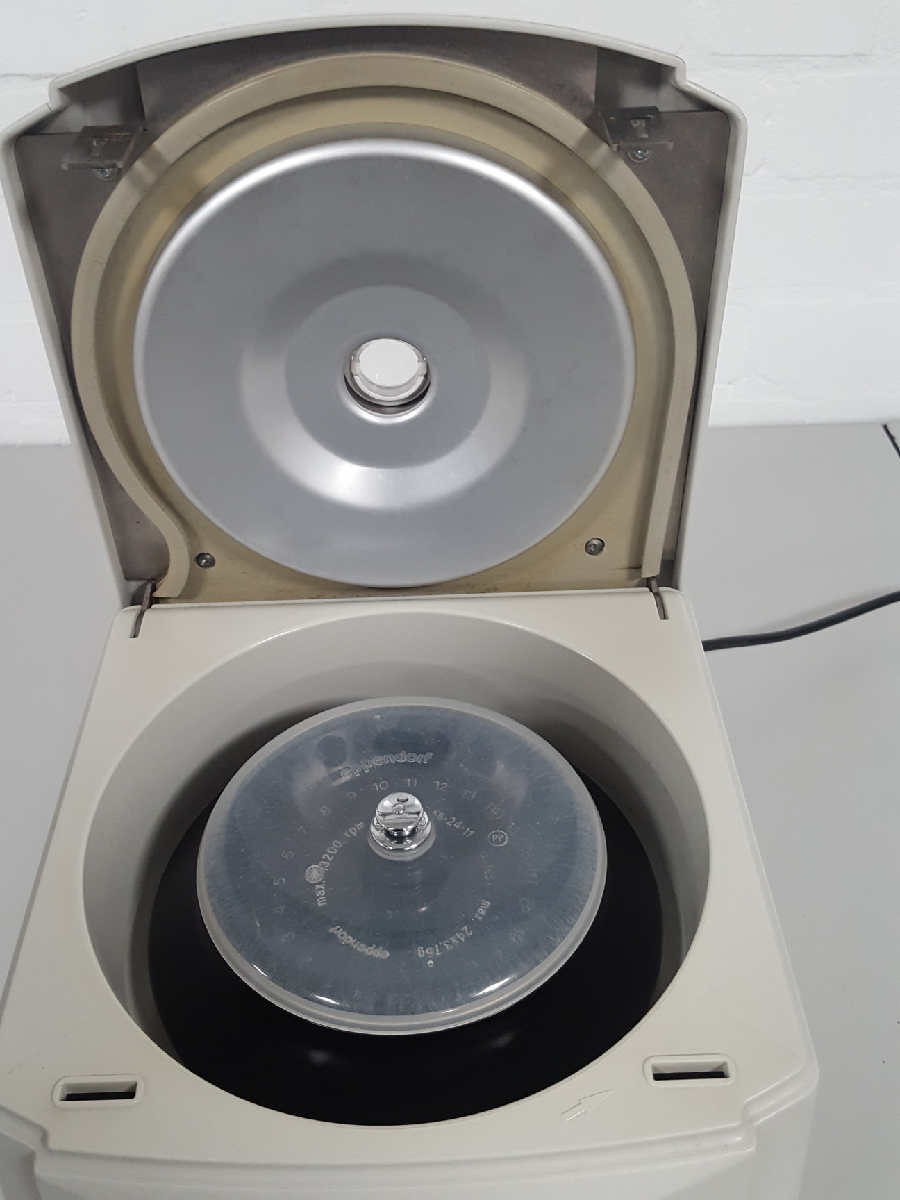 Image of Eppendorf 5415D Laboratory Centrifuge Lab 