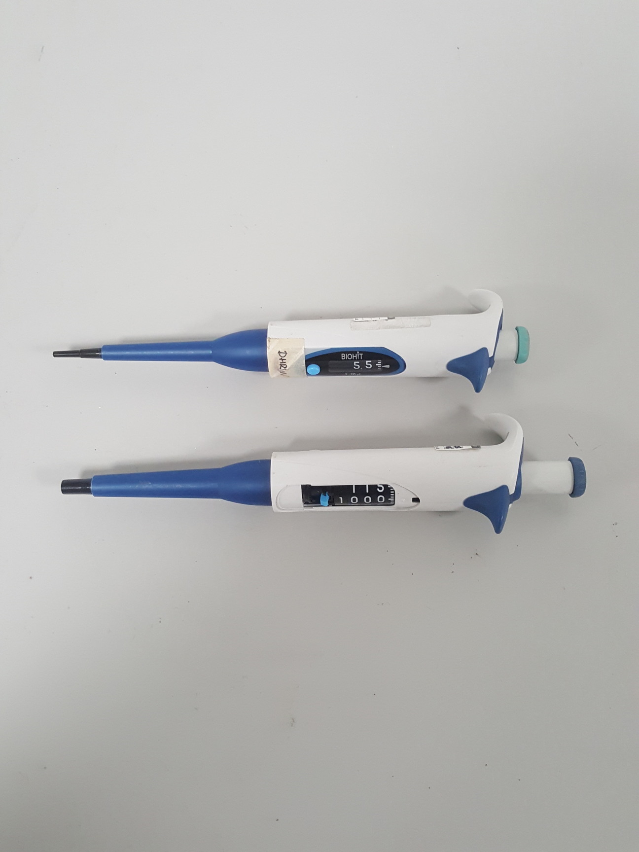 Image of Job lot 26 Lab Pipettes - Pipetman P10, P20, P100, Gilson, HTL, Finnpipette 