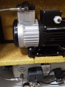 Thumbnail image of Jun-Air 400-5M 5 Litre Quiet Oil-less Air Compressor Lab