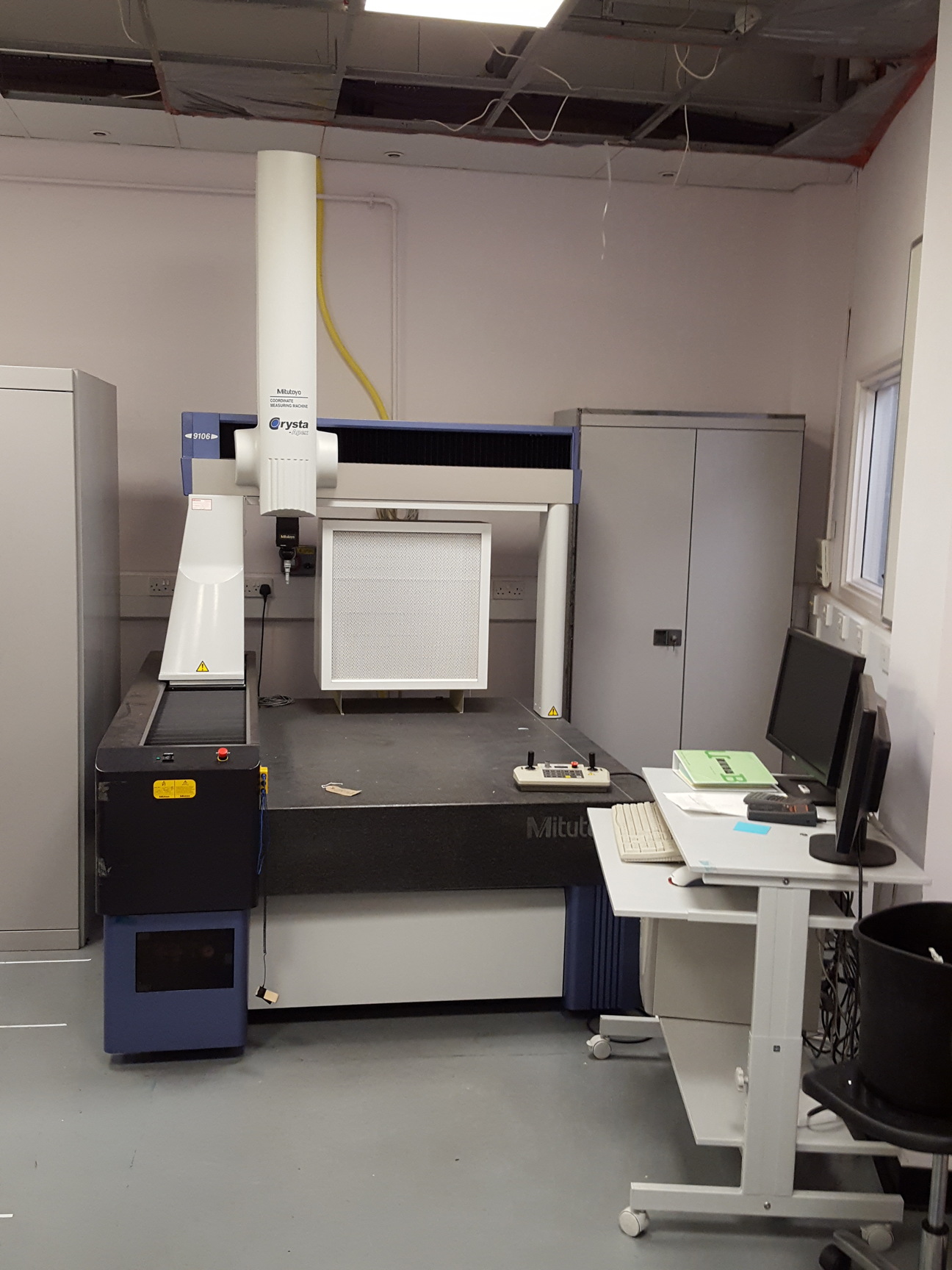 Image of Mitutoyo CRYSTA-Apex S 9106 Coordinate Measuring Machine