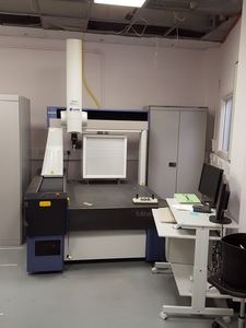 Thumbnail image of Mitutoyo CRYSTA-Apex S 9106 Coordinate Measuring Machine