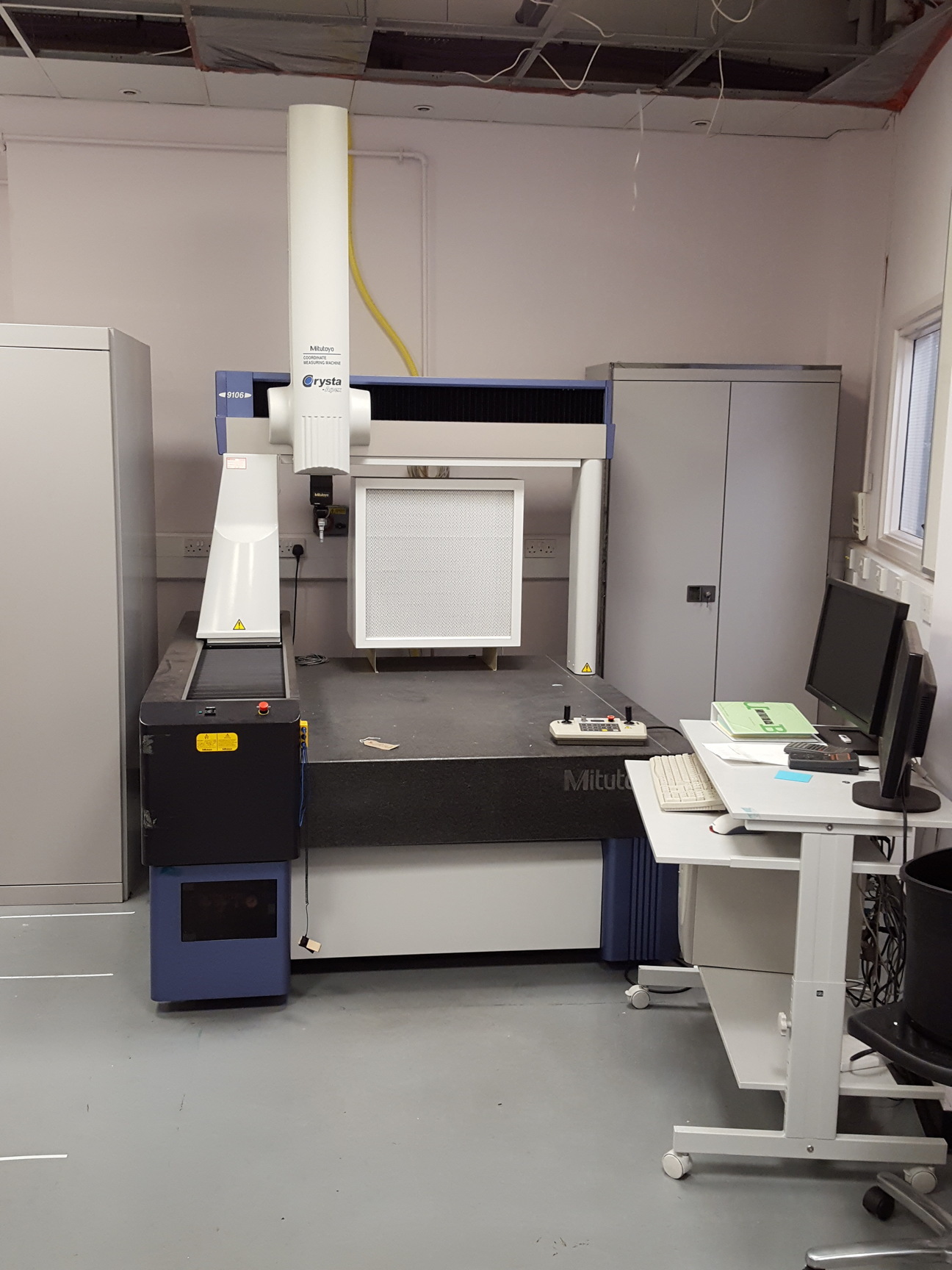 Image of Mitutoyo CRYSTA-Apex S 9106 Coordinate Measuring Machine