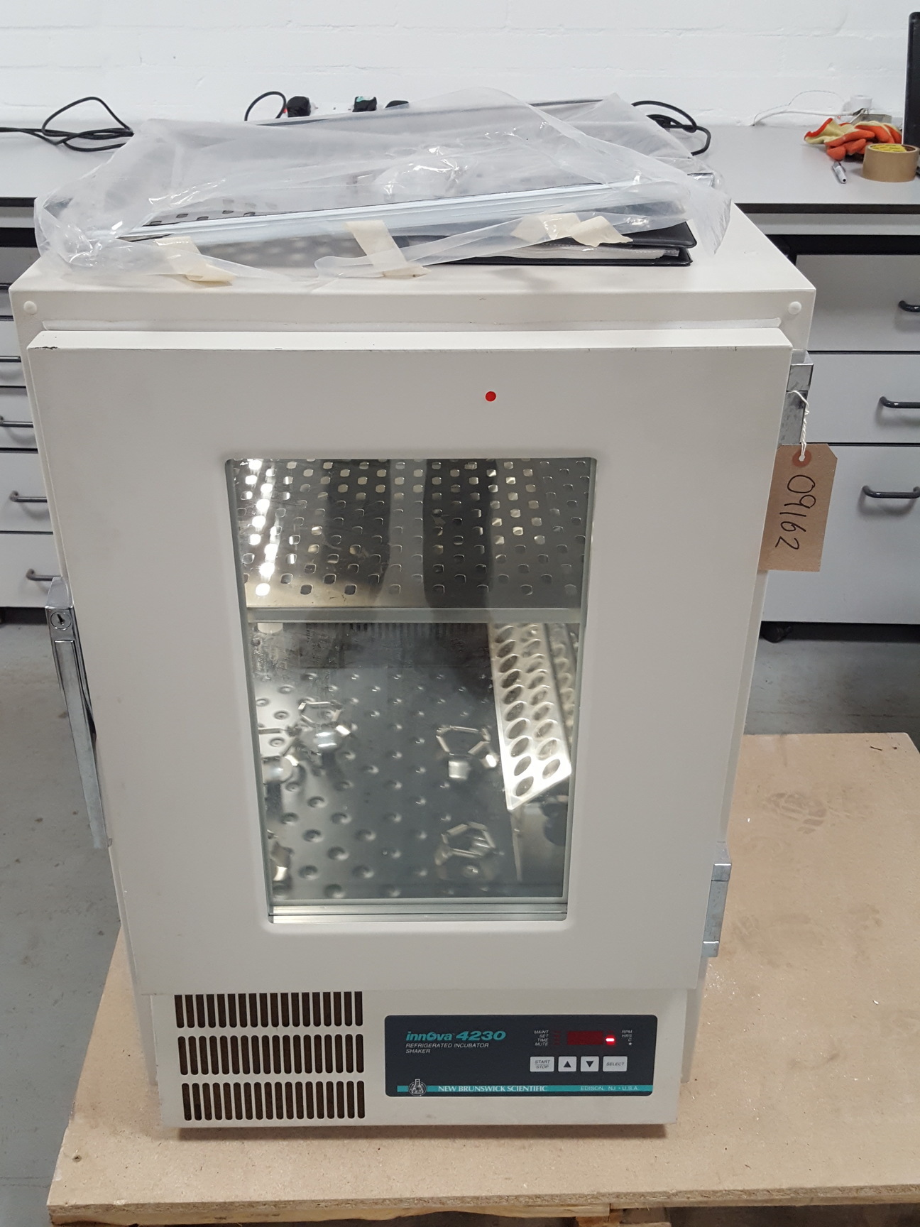 New Brunswick Innova 4230 Refrigerated Incubator Shaker