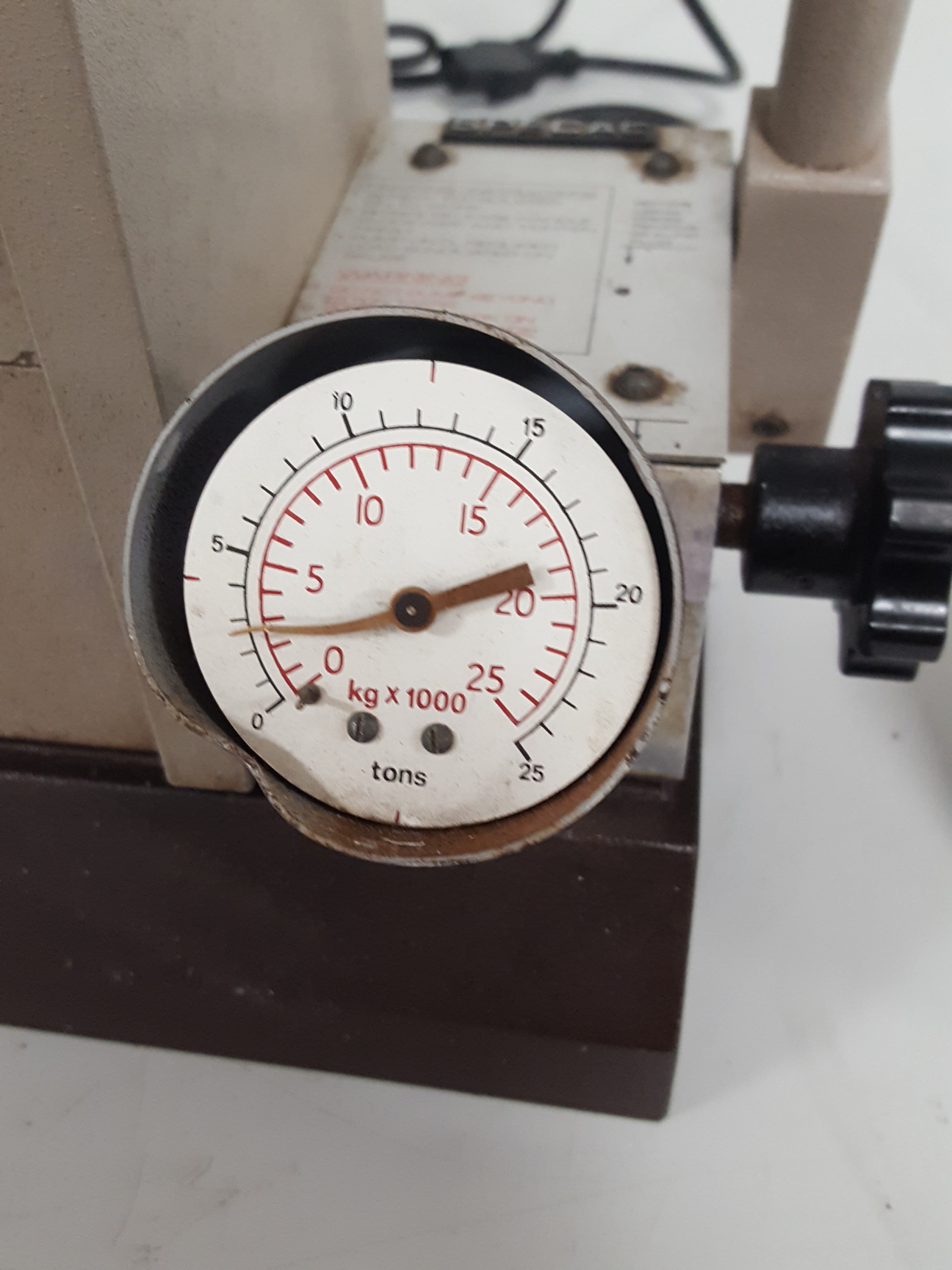 Image of Specac Hydraulic Press Lab Pellet Press FTIR + XRF