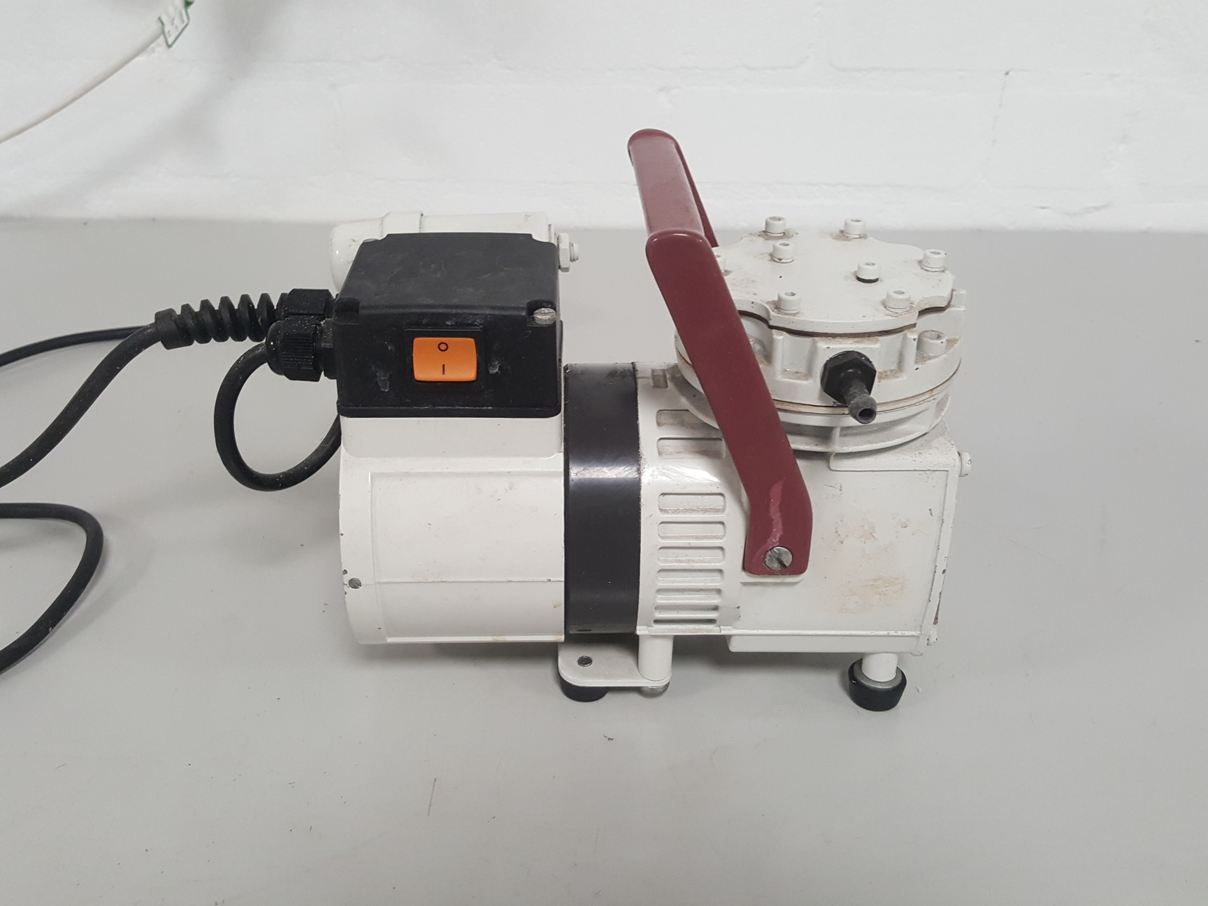 KNF Neuberger N022.AN.18 Diaphragm Vacuum Pump Lab