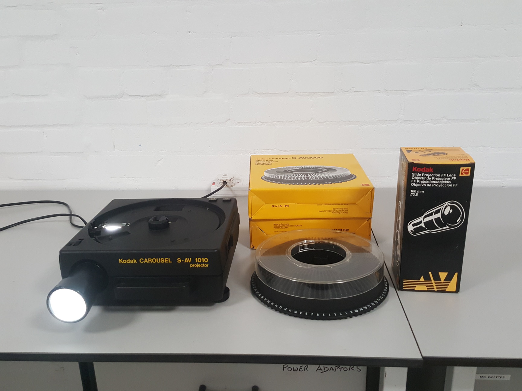 Image of Kodak S-AV 1010 Carousel Slide Projectors + One Lens & 2 Carousel S-AV2000