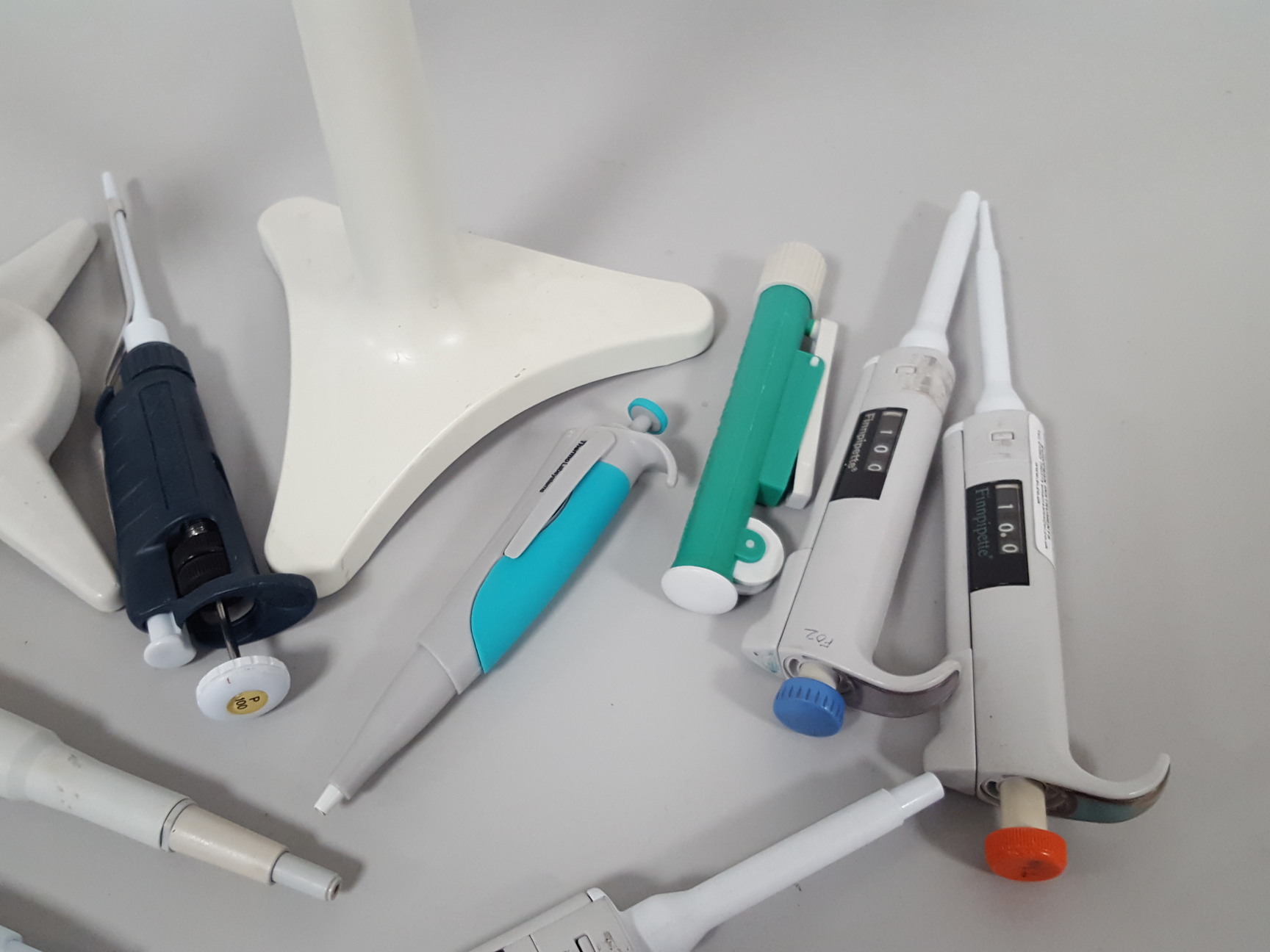 Image of 10 Lab Pipettes Gilson, Finnpipette, Eppendorf Thermo Labsystems Lab