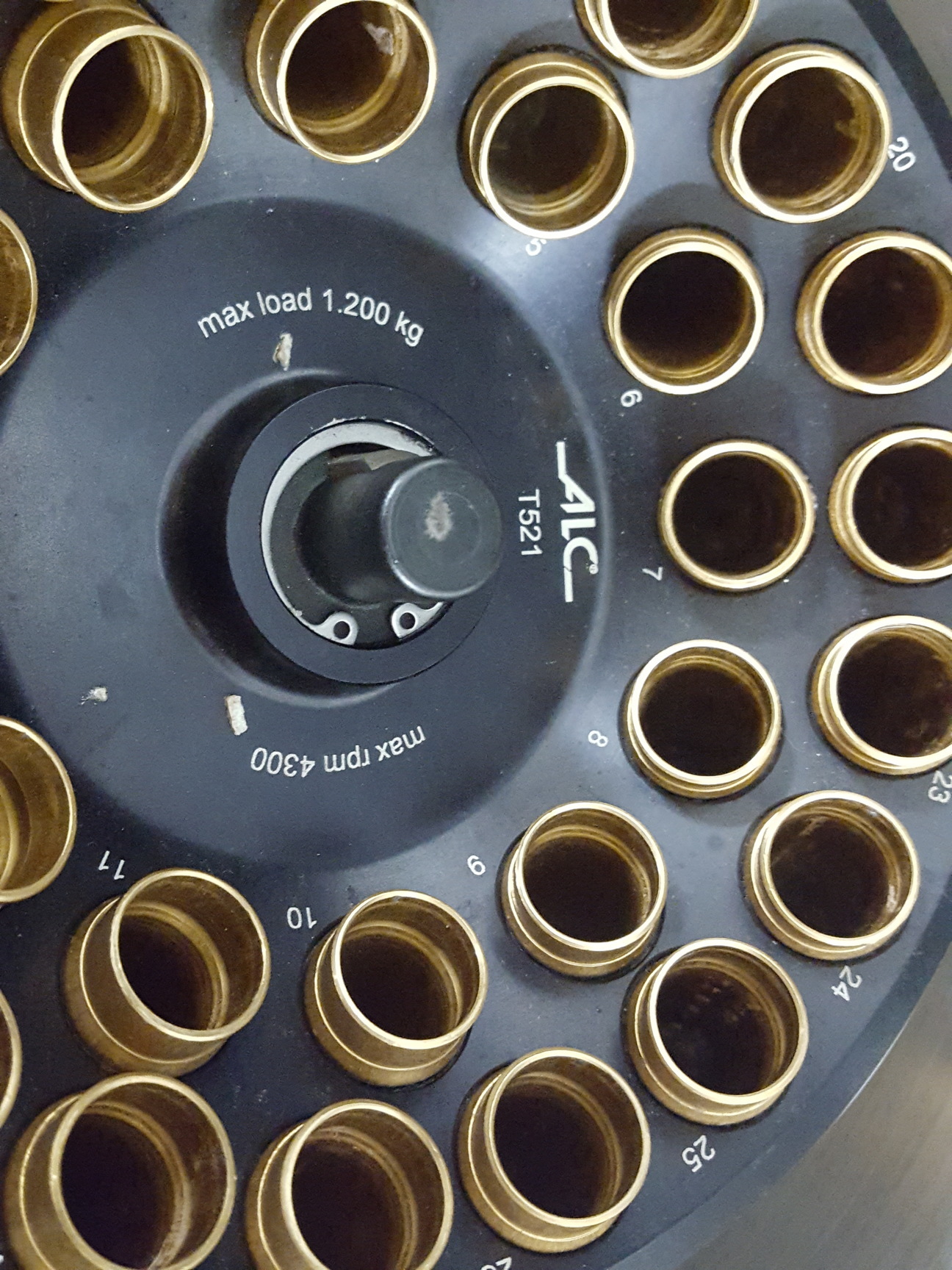 Image of ALC PK121R Refrigerated Benchtop Centrifuge With Rotor