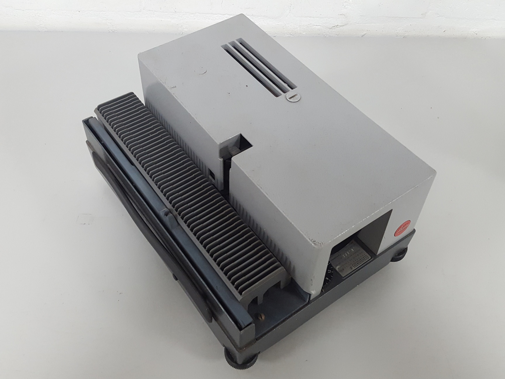 Image of Leitz Weztlar Pradovit Color Slide Projector + Accessories
