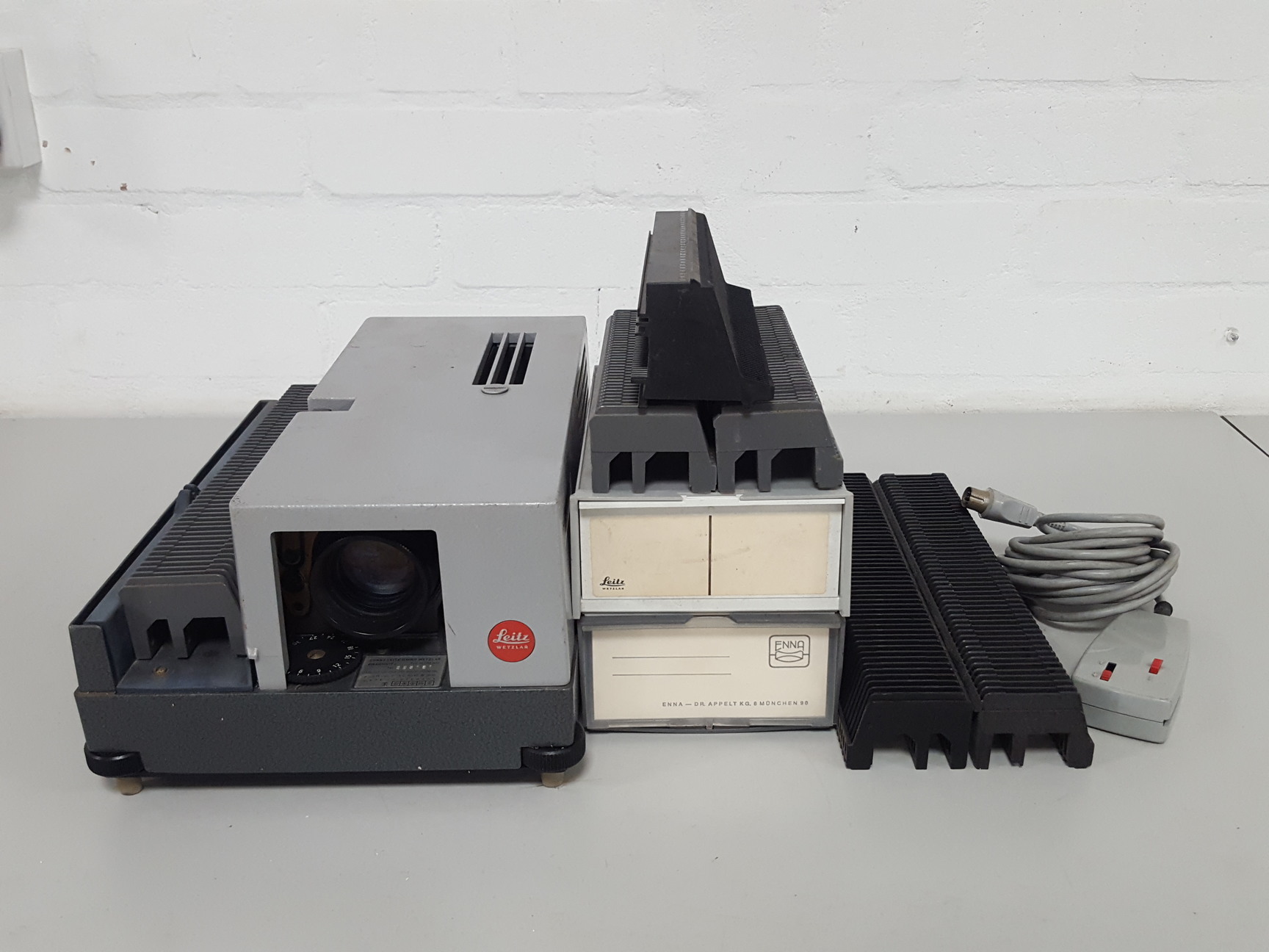 Image of Leitz Weztlar Pradovit Color Slide Projector + Accessories