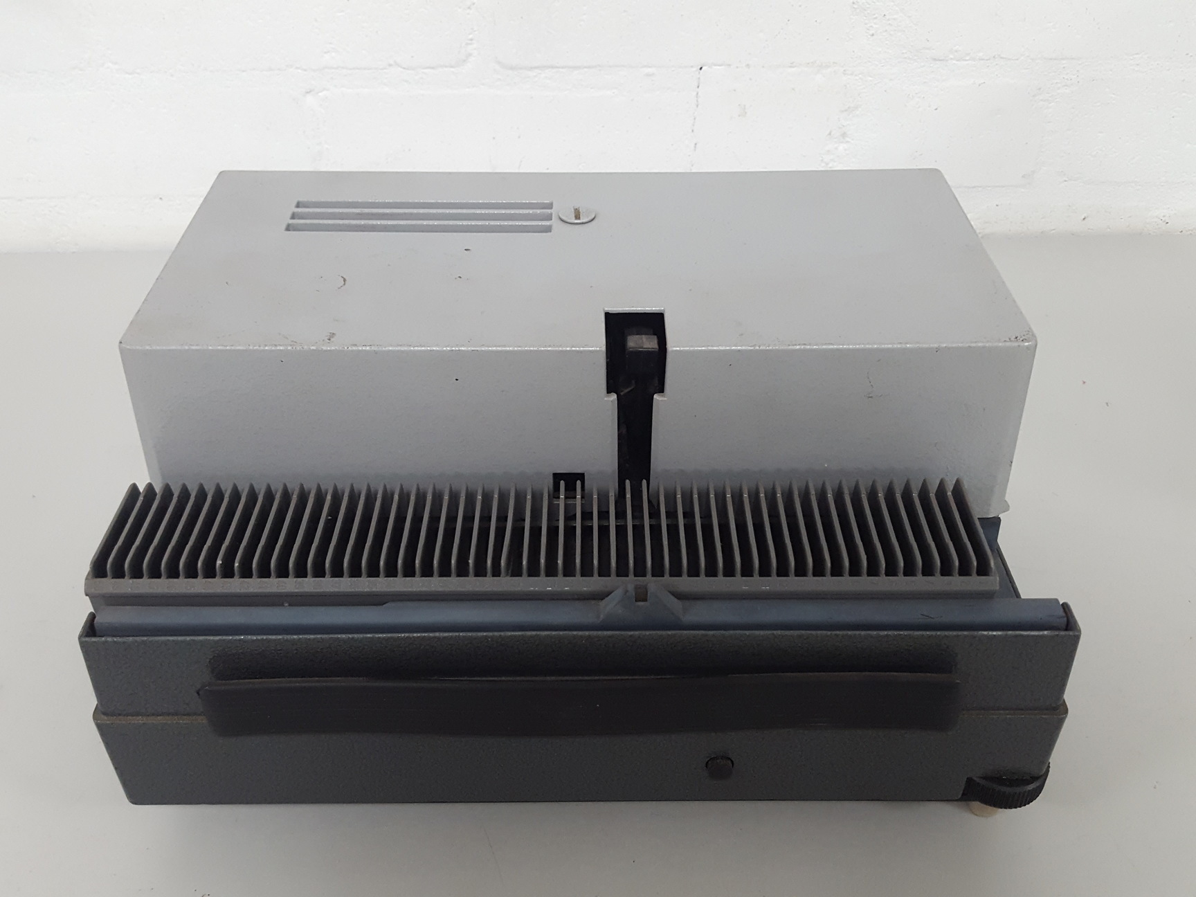 Image of Leitz Weztlar Pradovit Color Slide Projector + Accessories