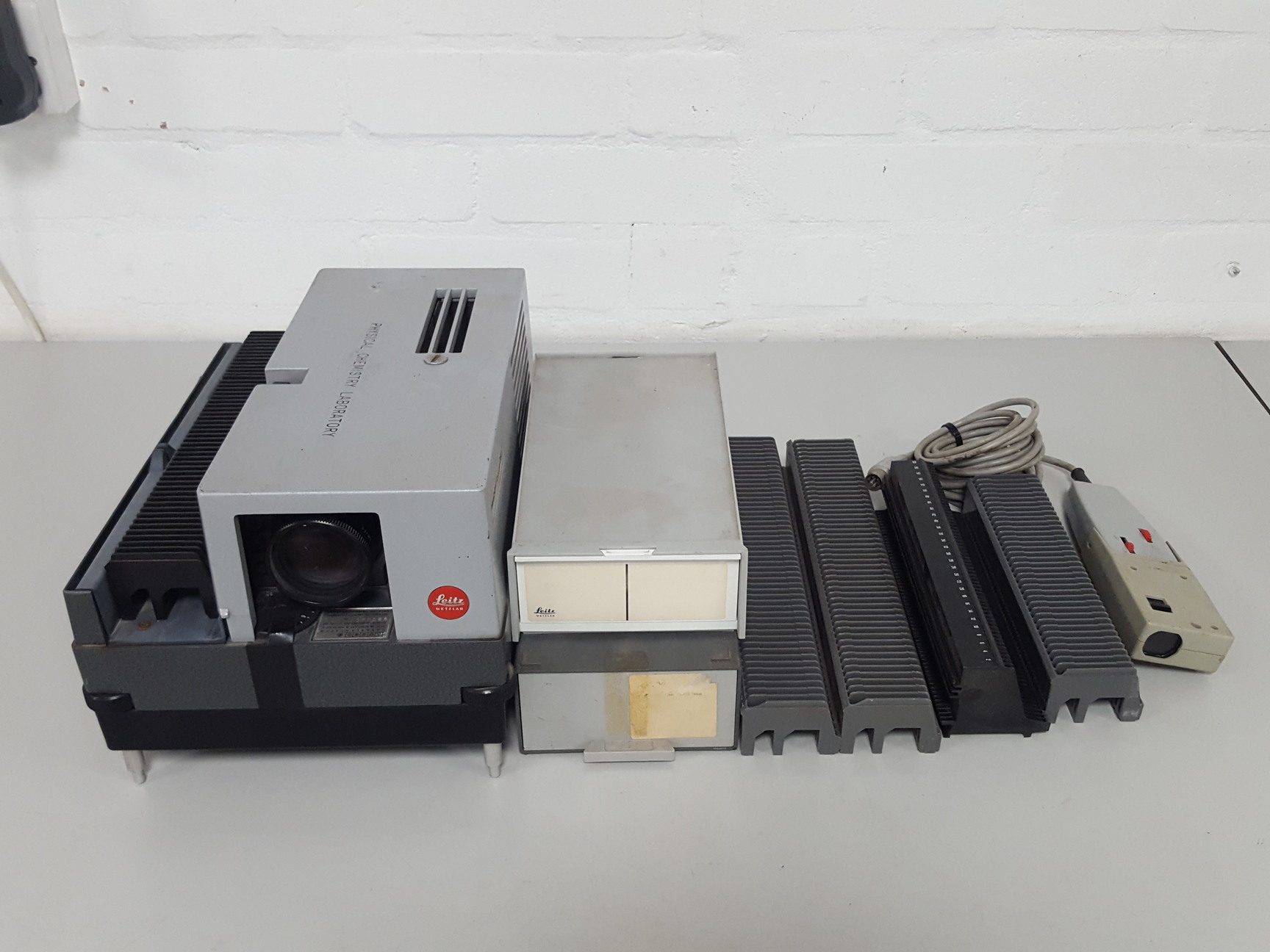 Image of Leitz Wetzlar Pradovit Color 250 Slide Projector