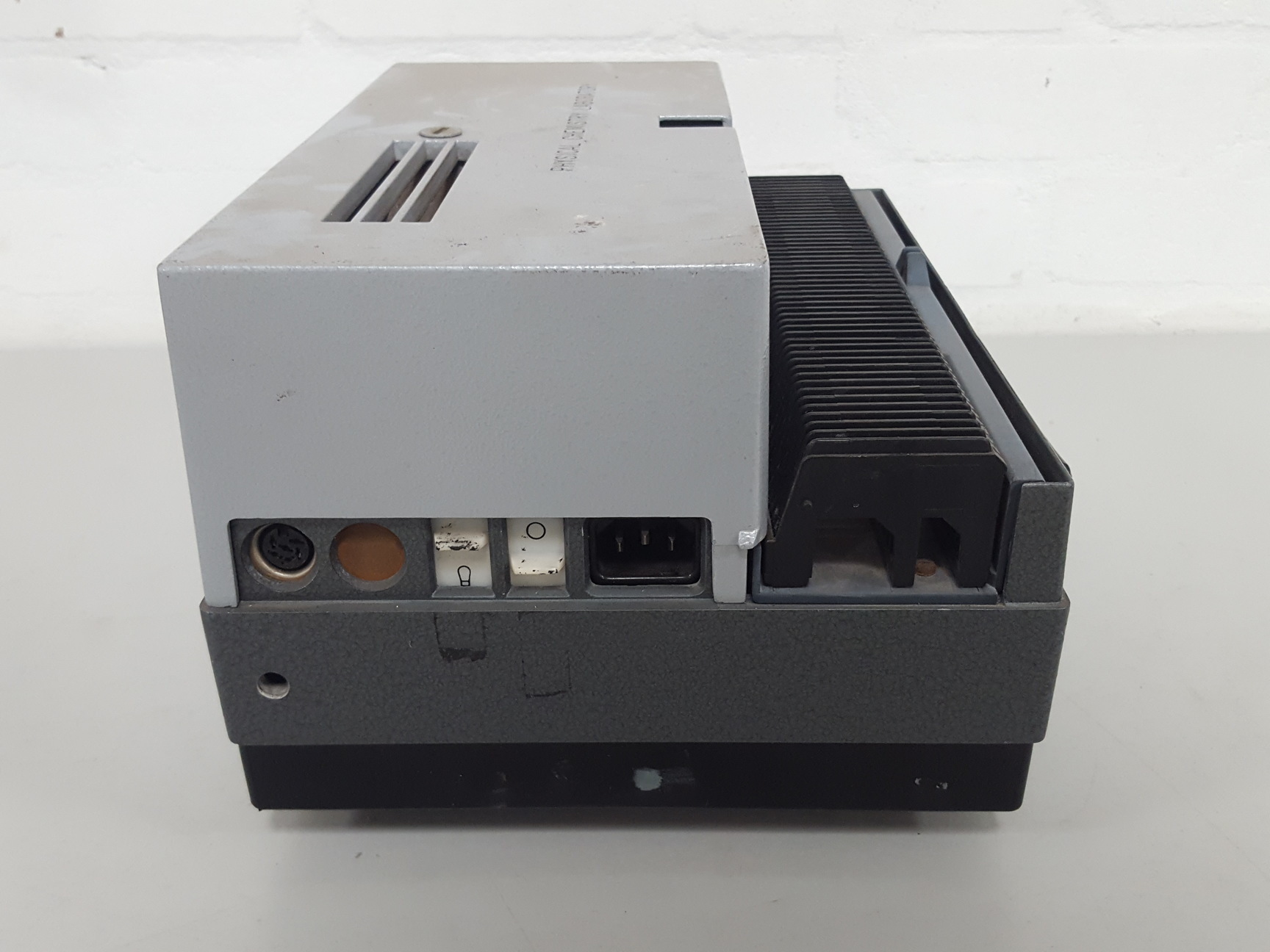 Image of Leitz Wetzlar Pradovit Color 250 Slide Projector