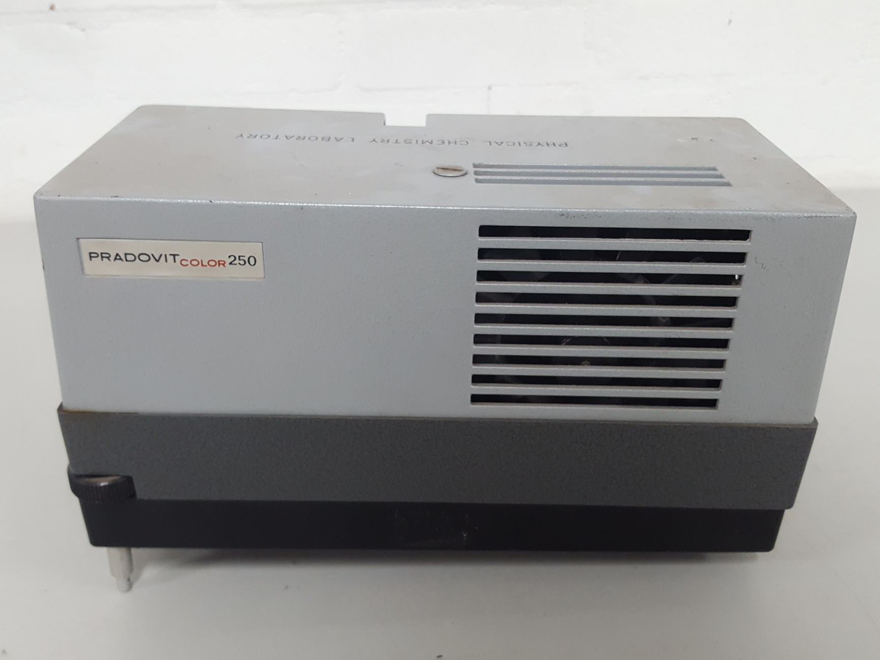 Image of Leitz Wetzlar Pradovit Color 250 Slide Projector