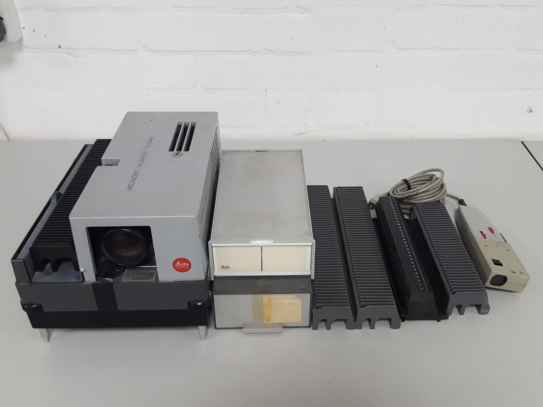 Image of Leitz Wetzlar Pradovit Color 250 Slide Projector