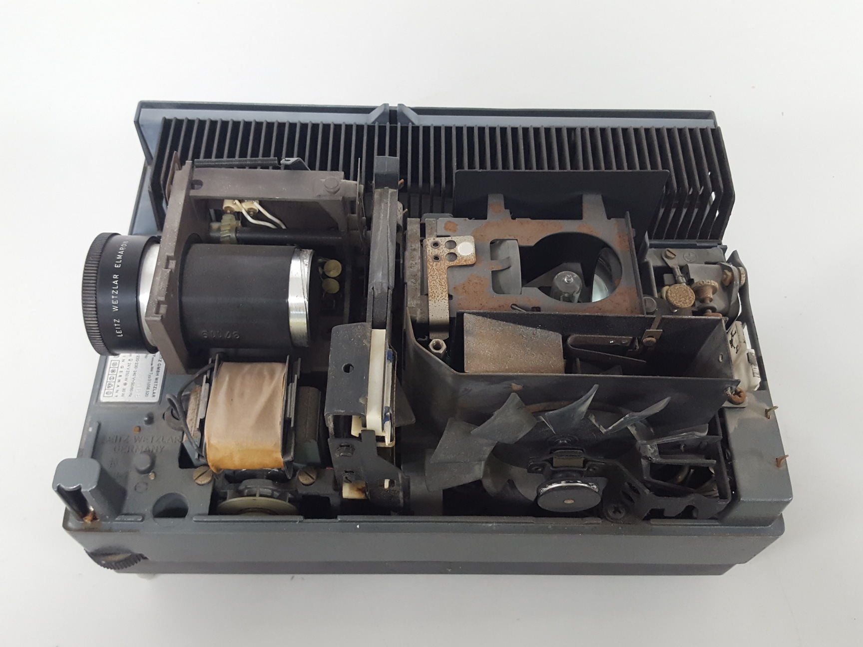 Image of Leitz Wetzlar Pradovit Color 250 Slide Projector