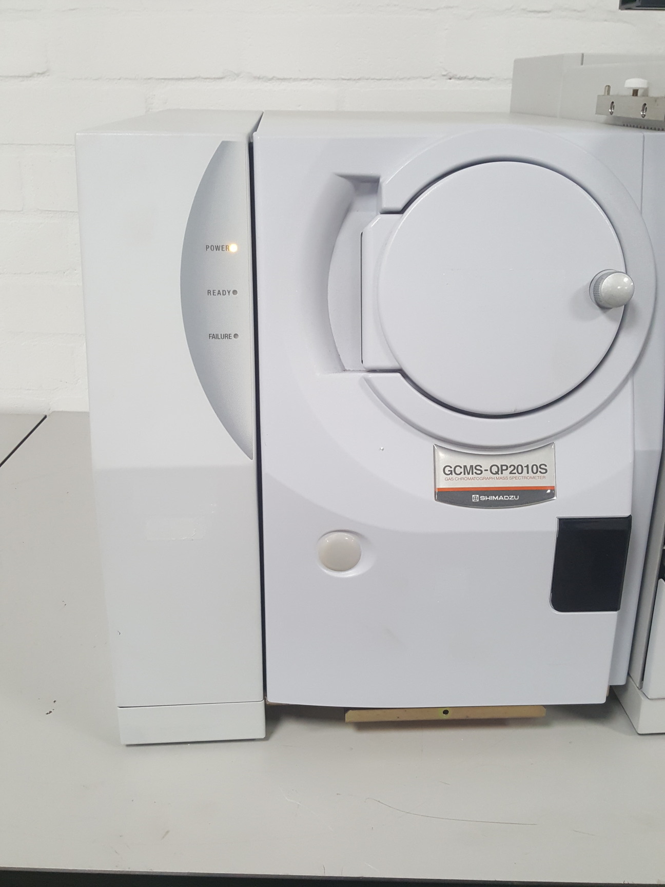 Image of Shimadzu GCMS-QP2010 SE + GC-2010 + AOC-20I Auto Injector Gas Chromatograph GCMS