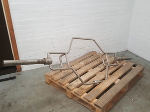 Thumbnail image of Gym Olympic Shrug / Hex Trap Barbell 38.5kg / 85lbs 