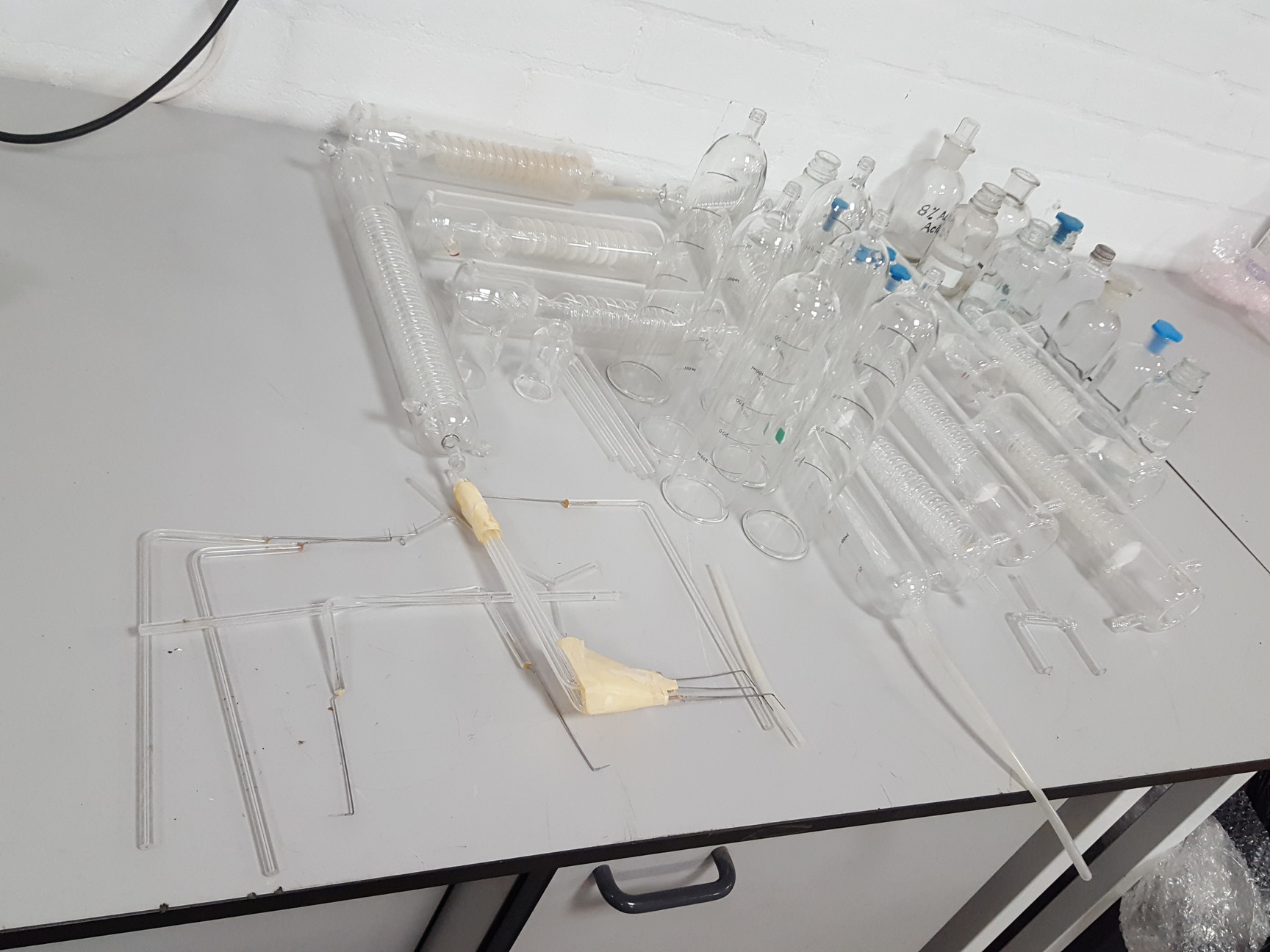 Image of Job lot of Distillation Columns + Other Lab Glassware Chemical Engineering