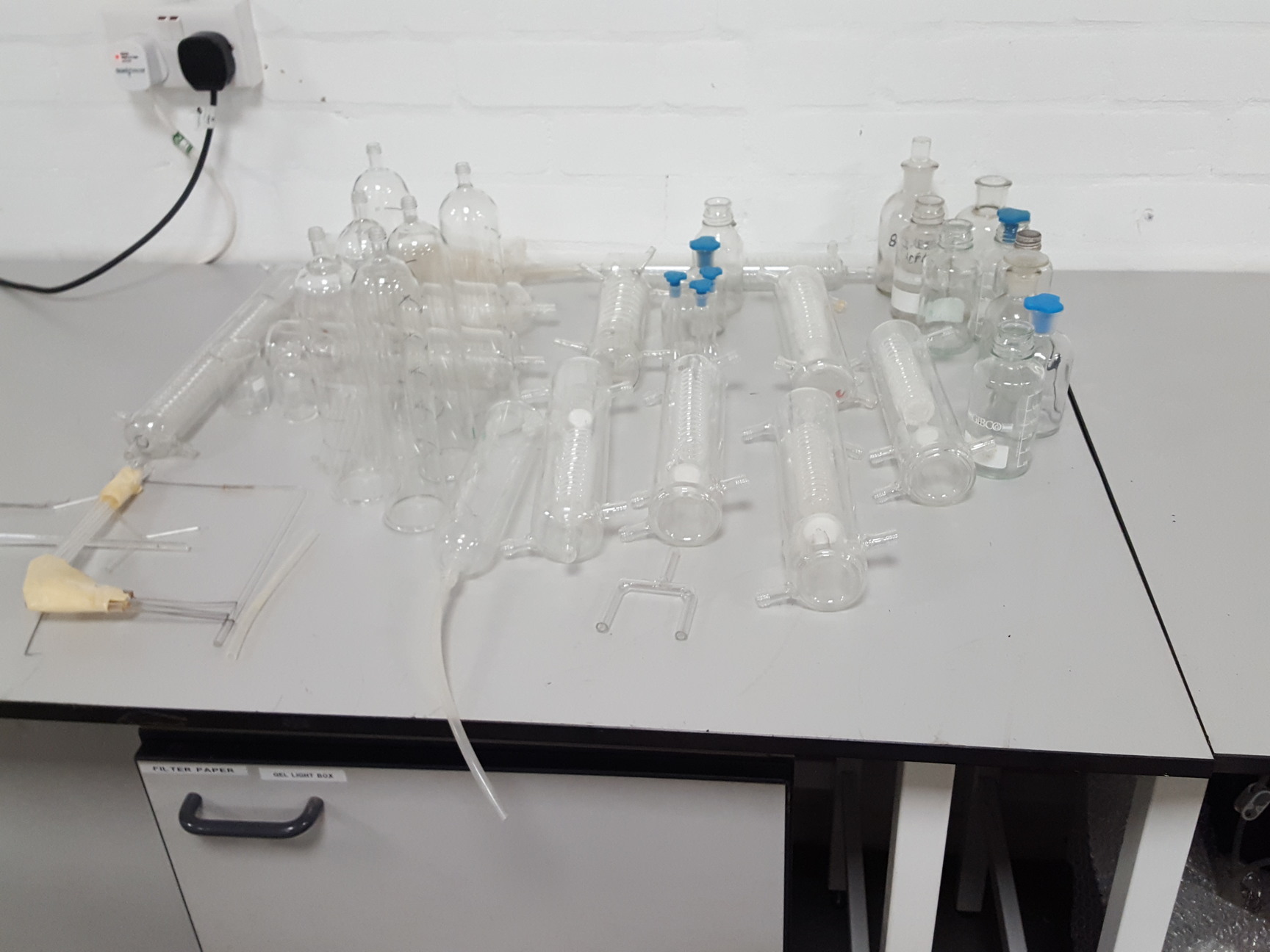 Image of Job lot of Distillation Columns + Other Lab Glassware Chemical Engineering