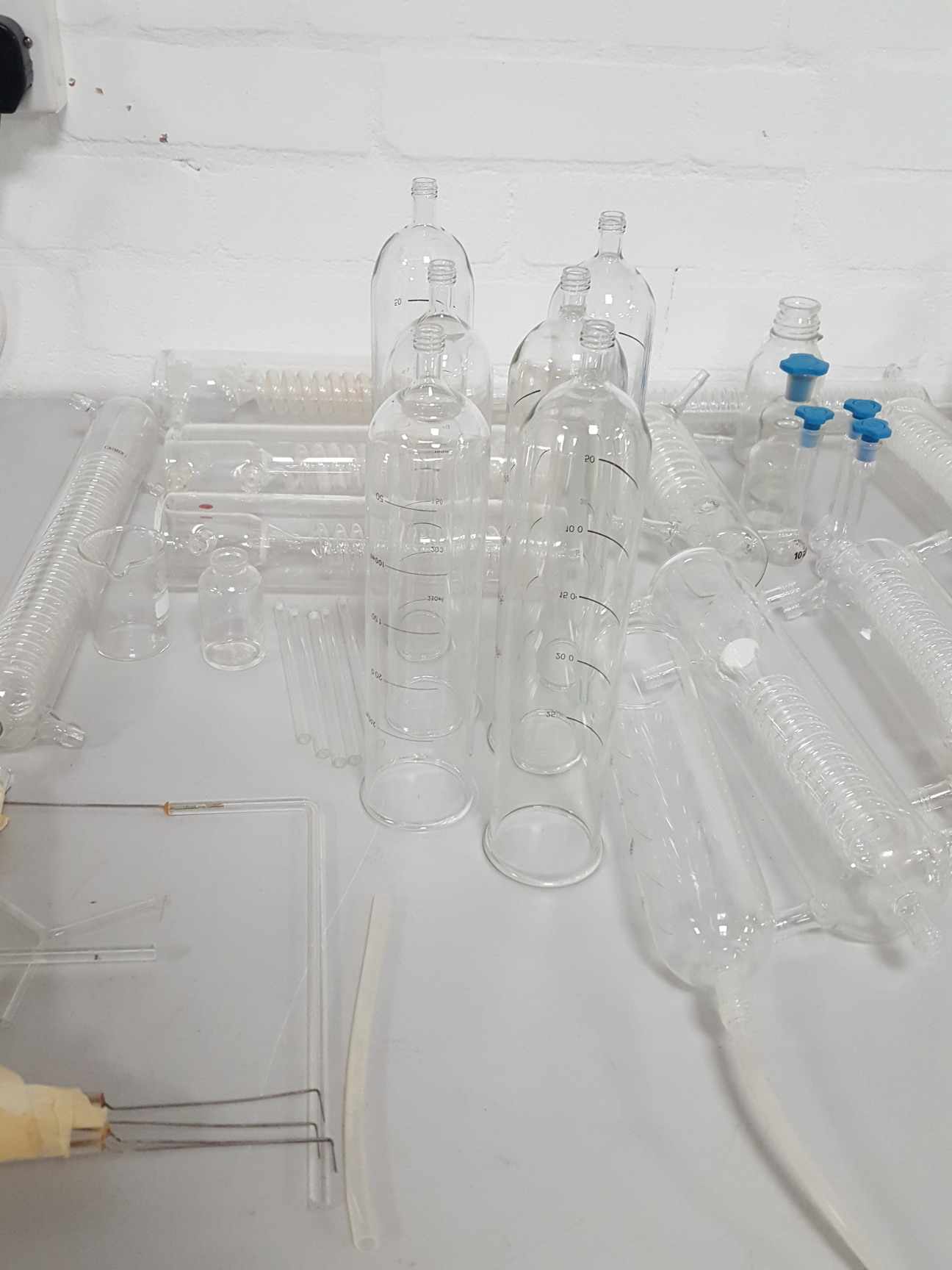 Image of Job lot of Distillation Columns + Other Lab Glassware Chemical Engineering