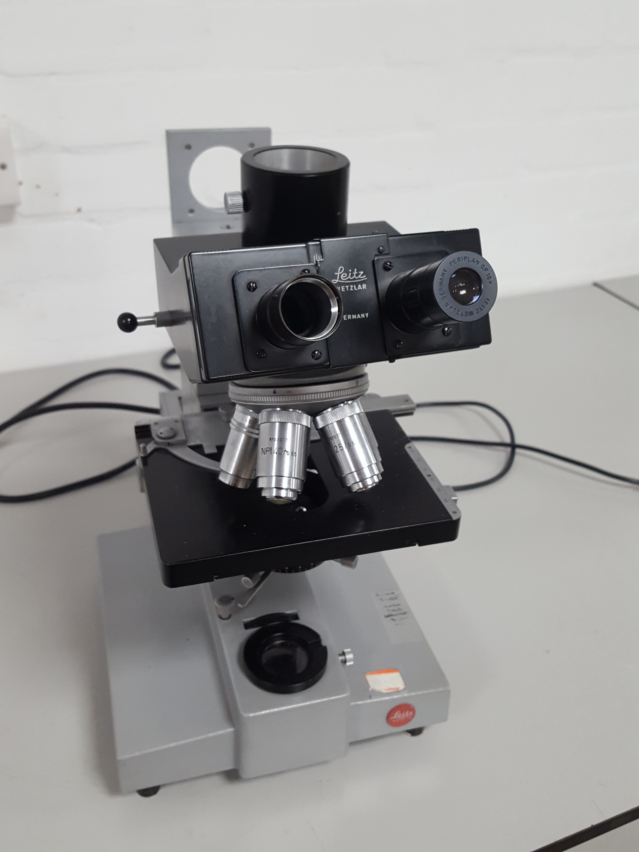 Leitz Wetzlar Microscope + 5 Objectives NPL 170/0.17 0/0.25, 25/0.50 ...